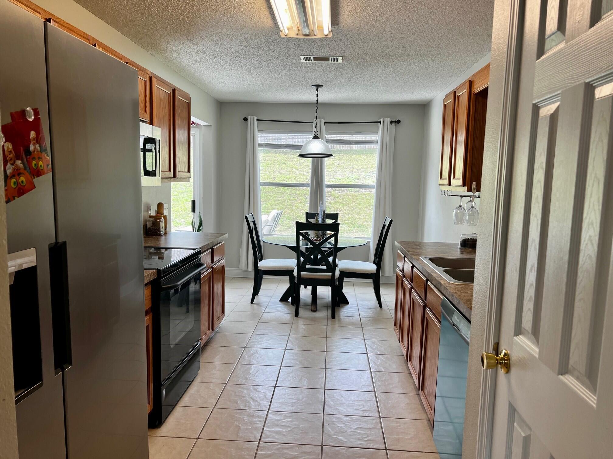 COUNTRYVIEW ESTATES 10TH ADDN - Residential Lease