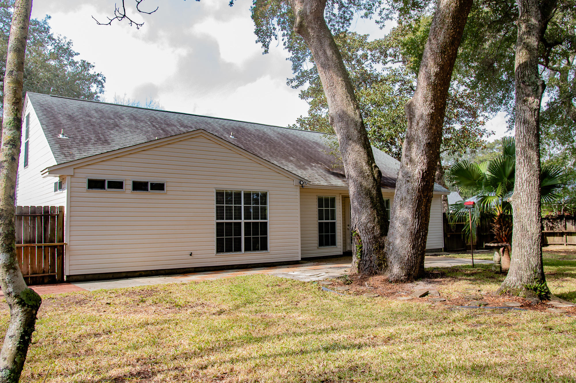 MOSSY OAKS - Residential Lease