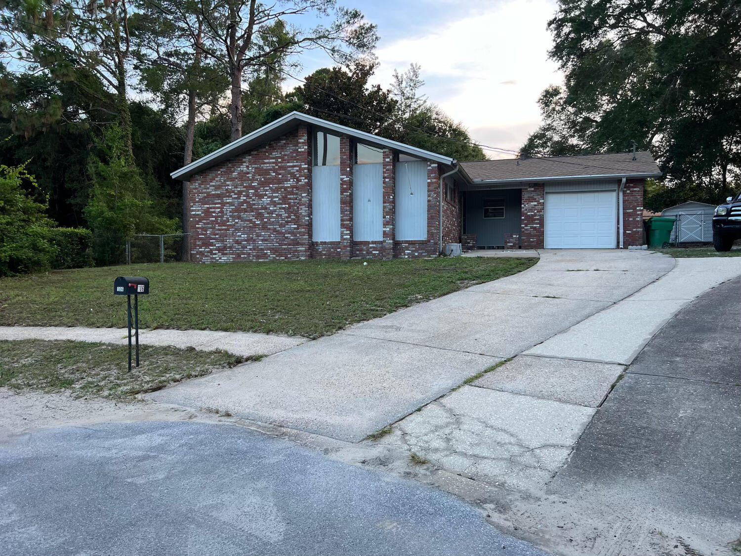 Centrally located 3 bedroom, 2 bath home in the heart of Niceville at the end of a cul-de-sac. Spacious living areas in addition to an eat in kitchen, double vanities in guest bath. You'll find master bedroom features double closets and a full bathroom. Fenced in back yard, dogs allowed pending owner approval and non-refundable pet fee. No Smoking or vaping. Washer and dryer included AS-IS.