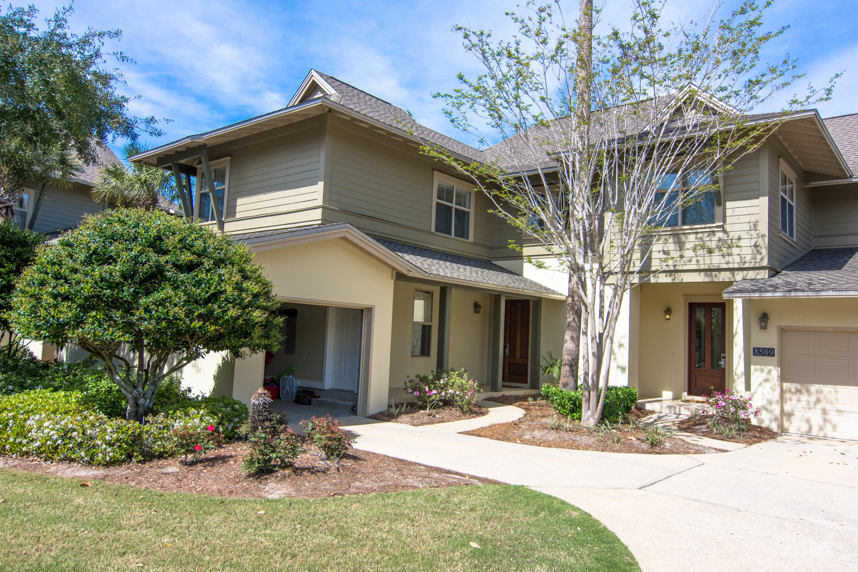 MAGNOLIA BAY - Residential