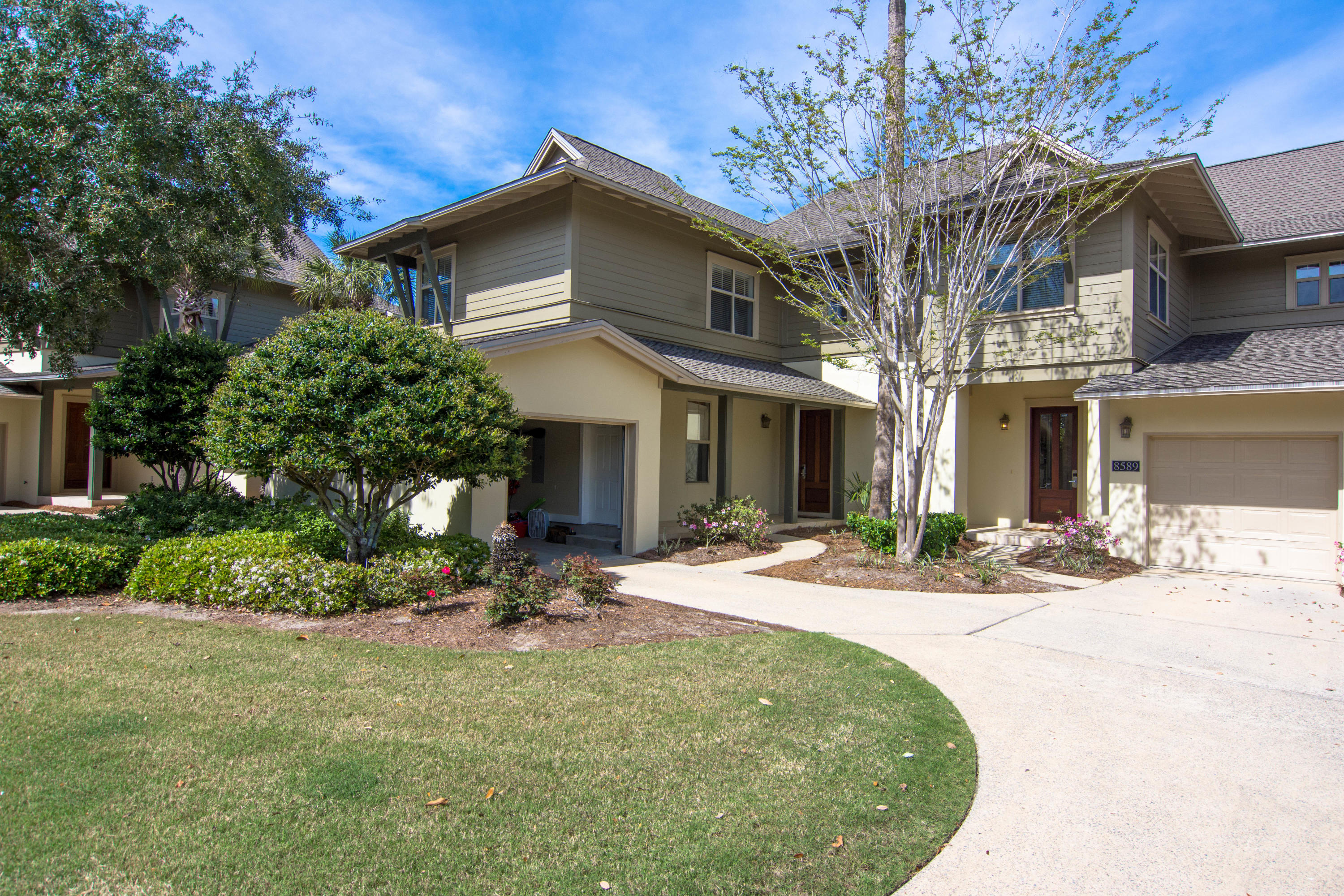 MAGNOLIA BAY - Residential