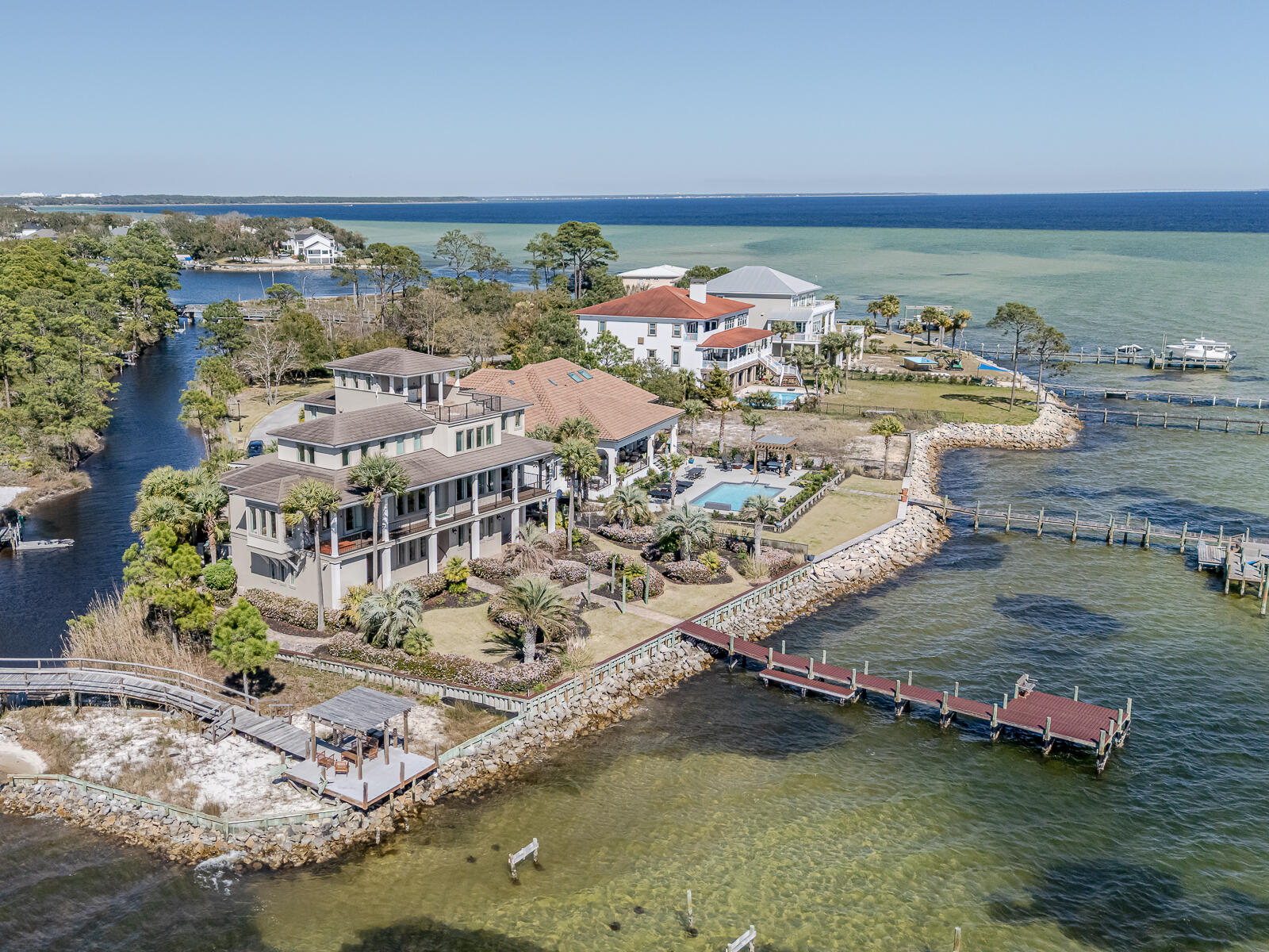 BLACK POINTE - Residential