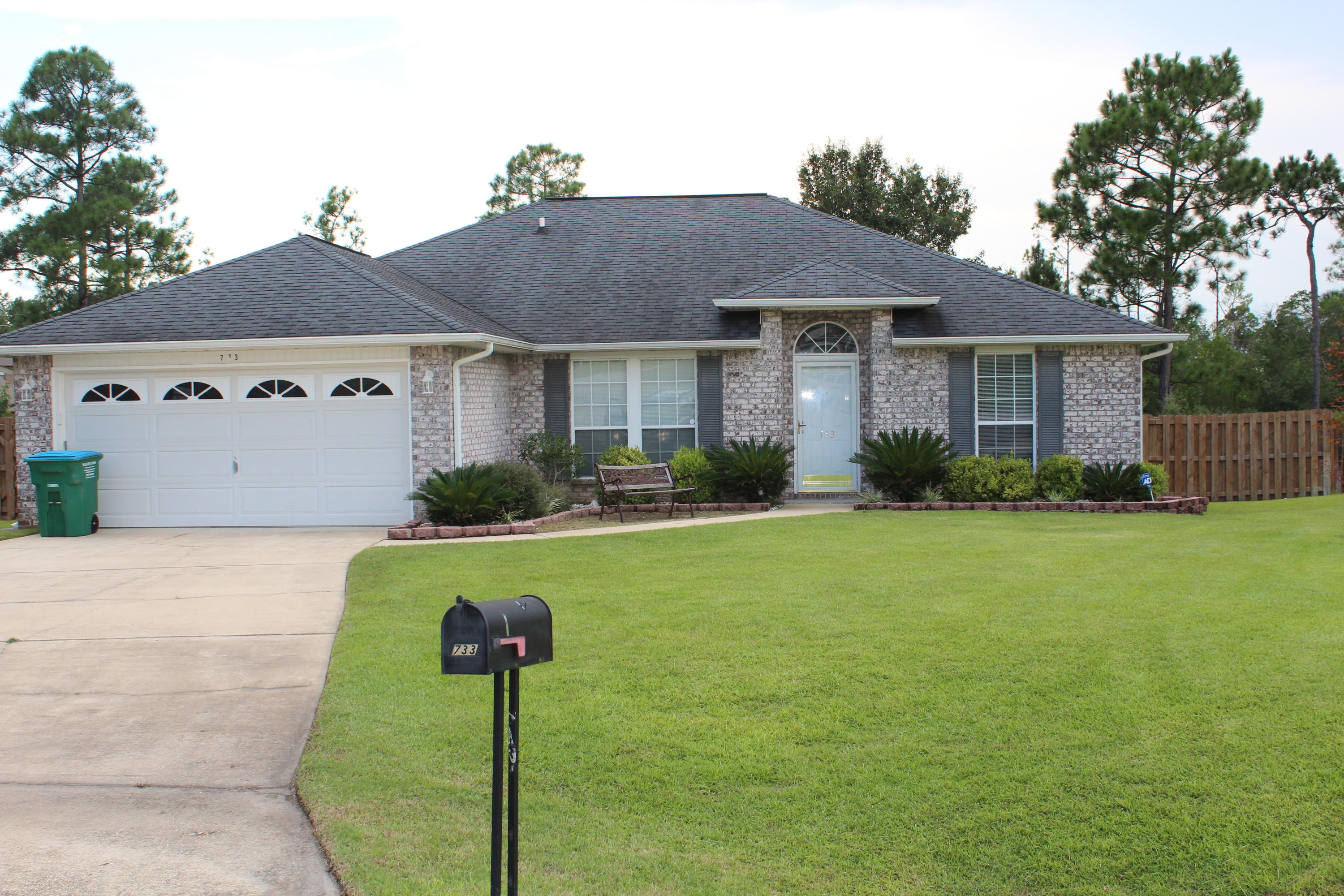 4 BEDROOM 2 BATH HOME SOUTH OF I-10. IT IS LOCATED IN A CUL-DE-SAC, FEATURES A LARGE LIVING ROOM WITH FIREPLACE AND AN EAT-IN KITCHEN.
