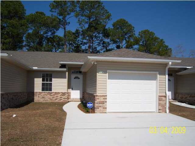 SPACIOUS END UNIT TOWNHOME. HIGH CEILINGS ADD TO THE LIGHT AND AIRY FEEL. LARGE LIVING ROOM OPENS TO THE 16'X10' COVERED PORCH. SUPER KITCHEN HAS A BREAKFAST BAR AND PANTRY AND IS HIGHLIGHTED BY A SKYLIGHT. ALL THREE BEDROOMS HAVE NICE BIG CLOSETS, WITH THE MASTER CLOSET BEING 8' DEEP. DUAL VANITIES IN BOTH FULL BATHROOMS. INSIDE LAUNDRY ROOM. ONE CAR GARAGE WITH AUTO OPENER.
