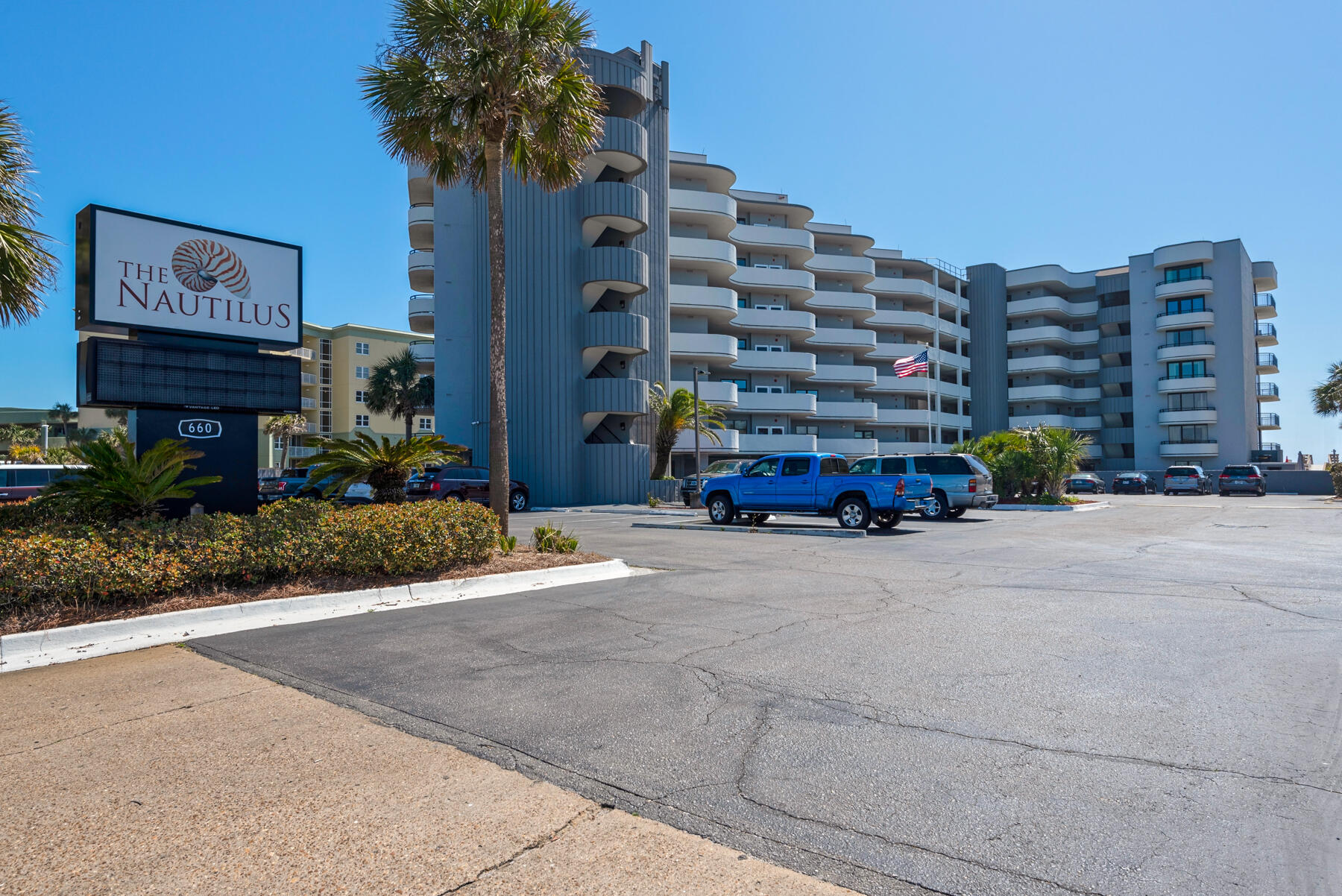 NAUTILUS CONDO - Residential