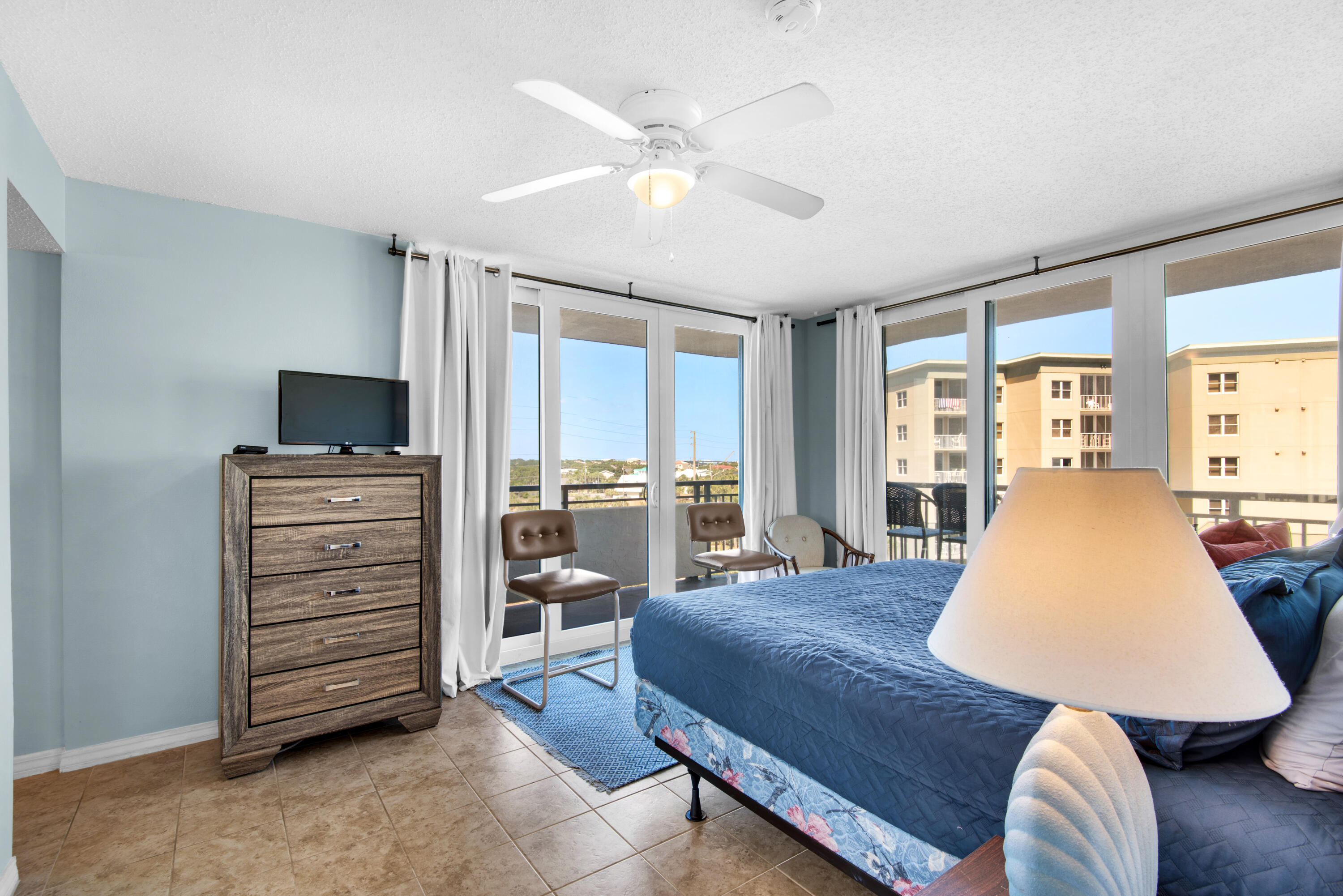 NAUTILUS CONDO - Residential
