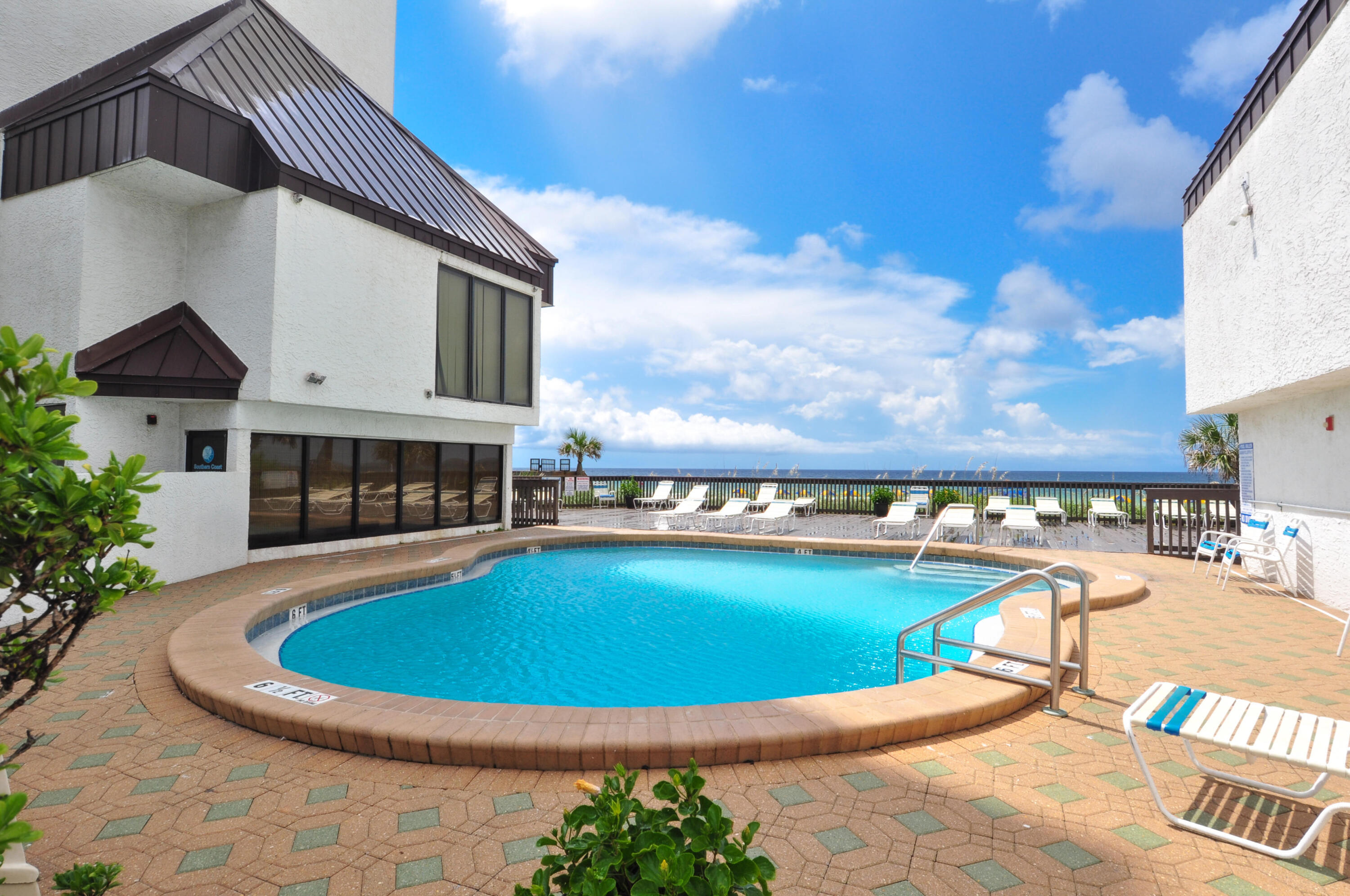 SEACHASE CONDO - Residential