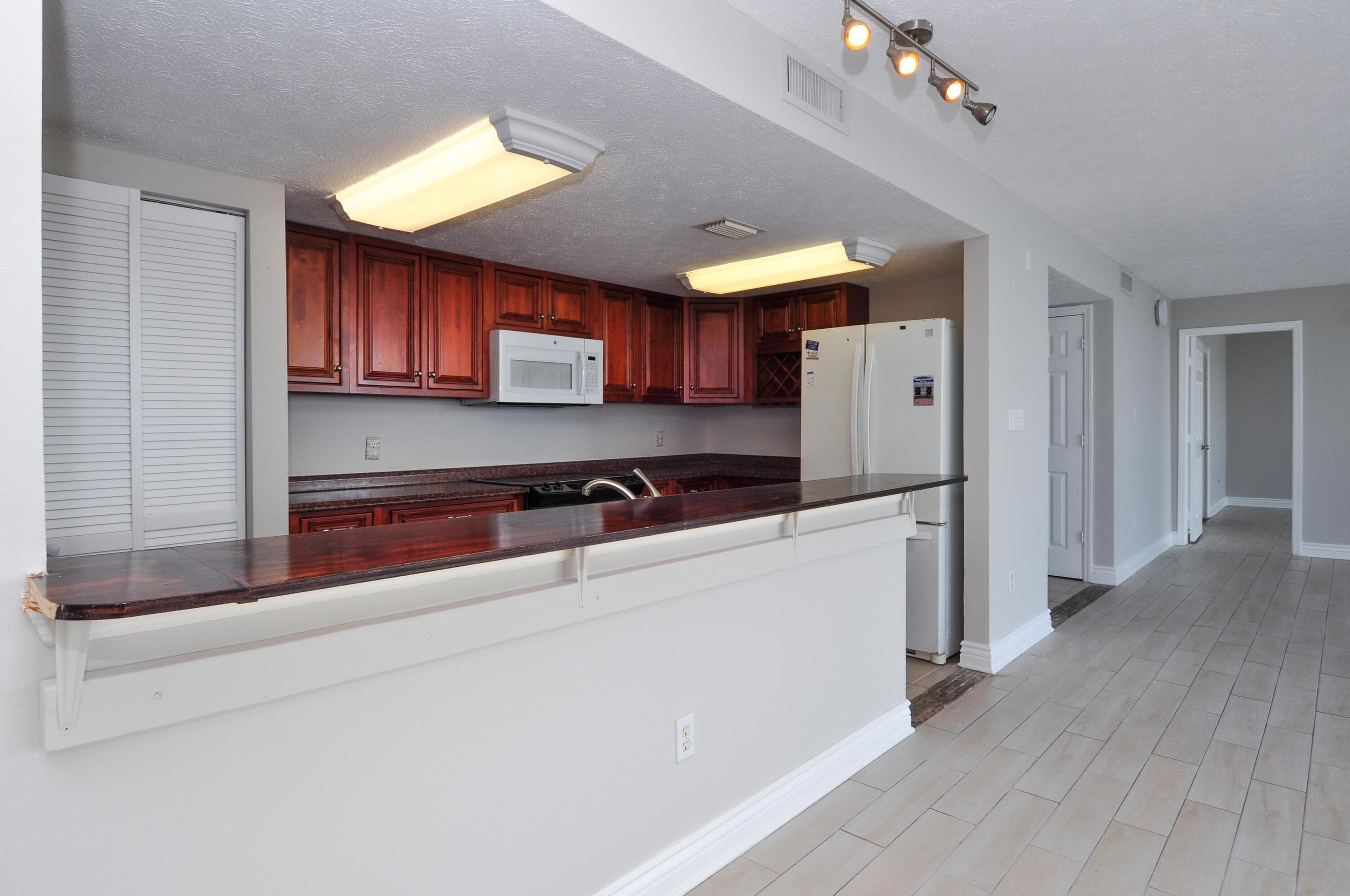 SEACHASE CONDO - Residential