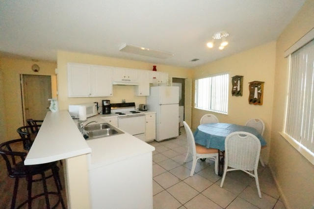 CRYSTAL VILLAGE 2 CONDO PH 3 - Residential Lease