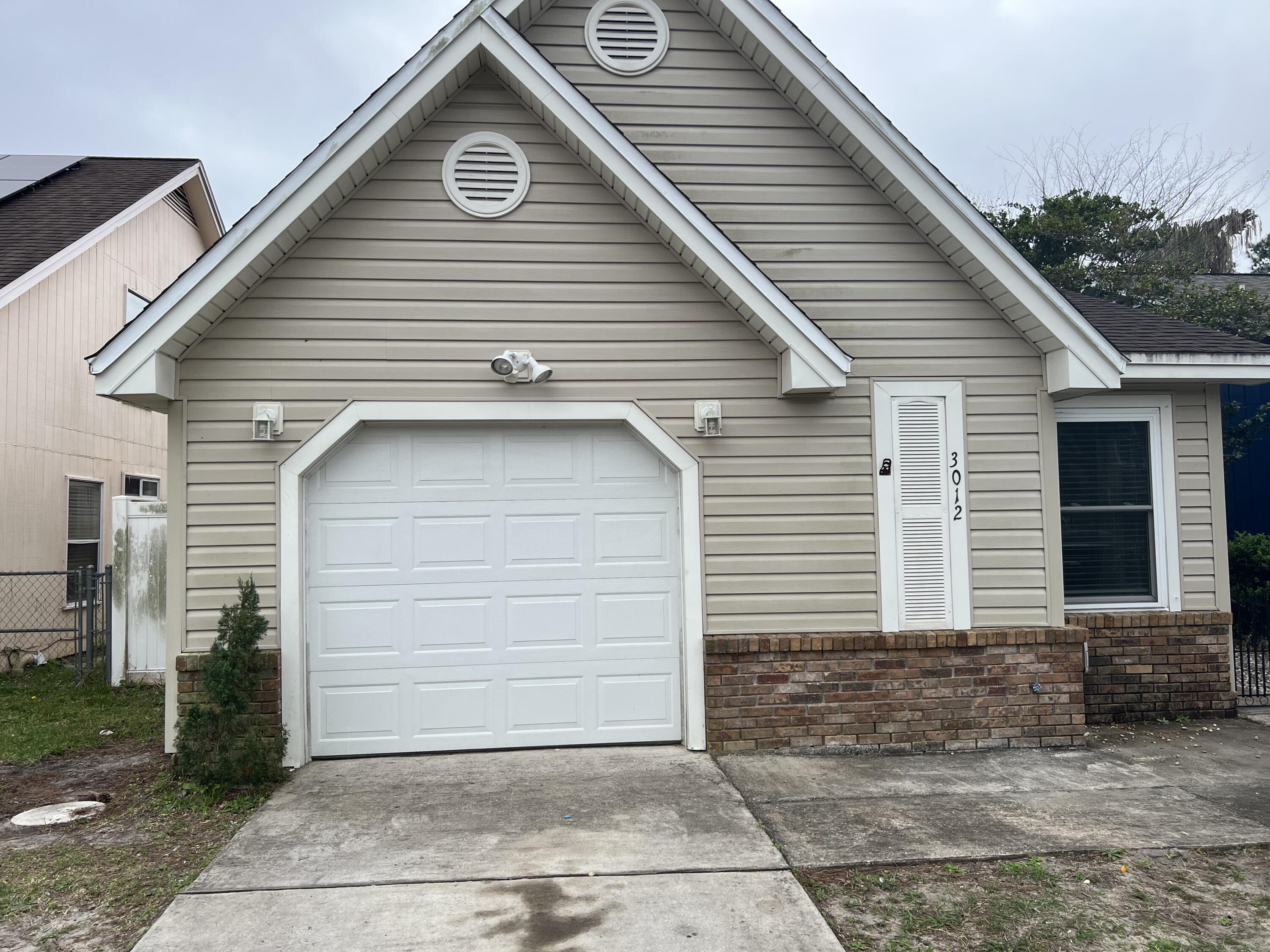 3 bed,  2 bath spacious home.