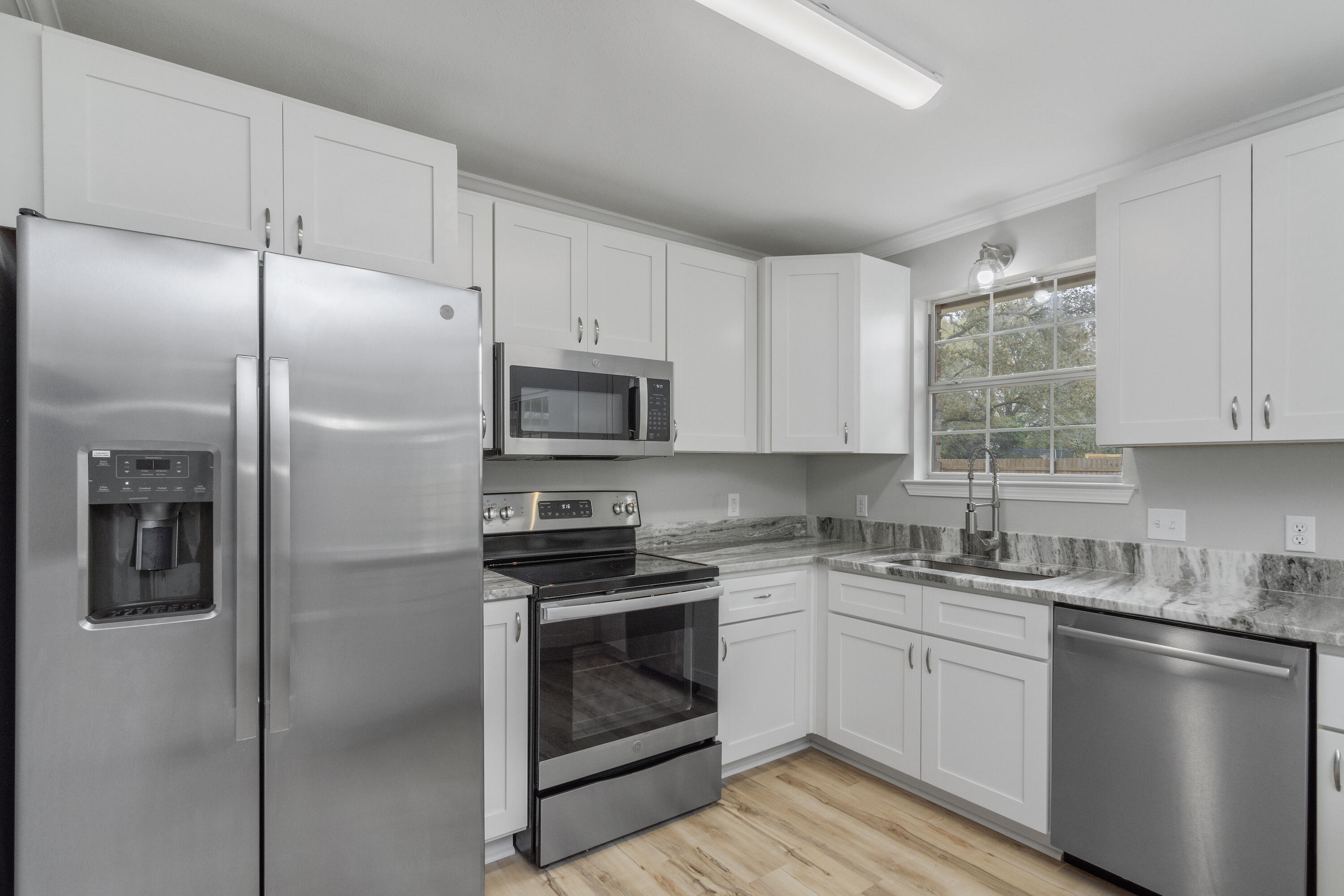 COUNTRY BREEZE ESTATES - Residential