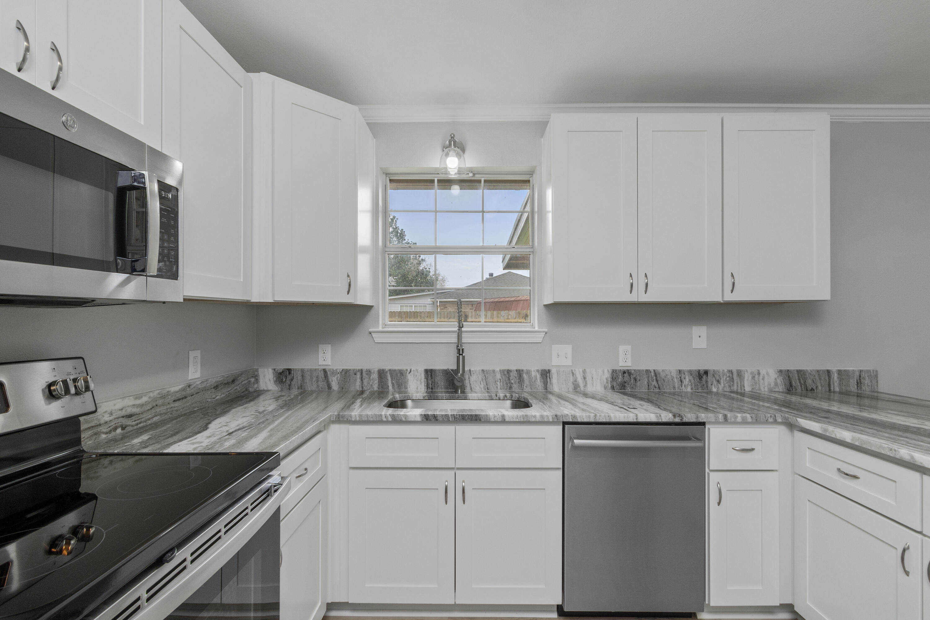 COUNTRY BREEZE ESTATES - Residential