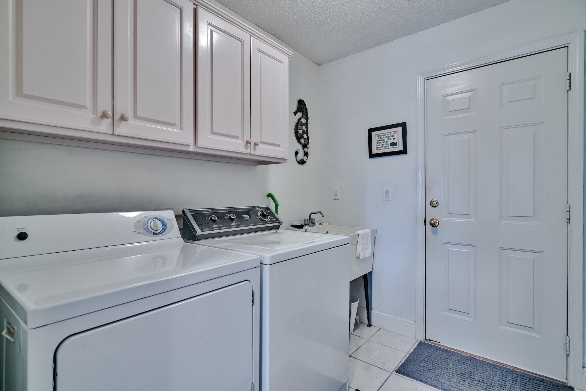 ROCKY BAYOU COUNTRY CLUB ESTATES 9 - Residential