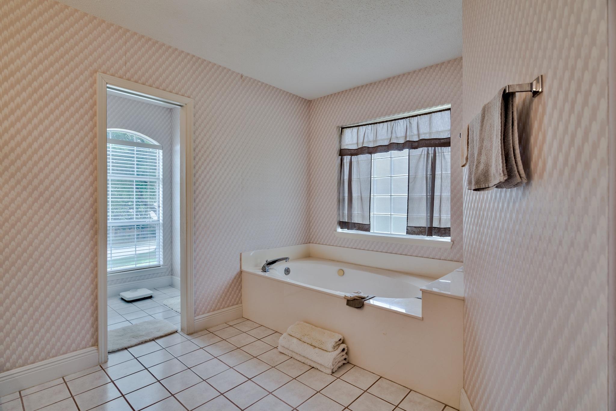 ROCKY BAYOU COUNTRY CLUB ESTATES 9 - Residential
