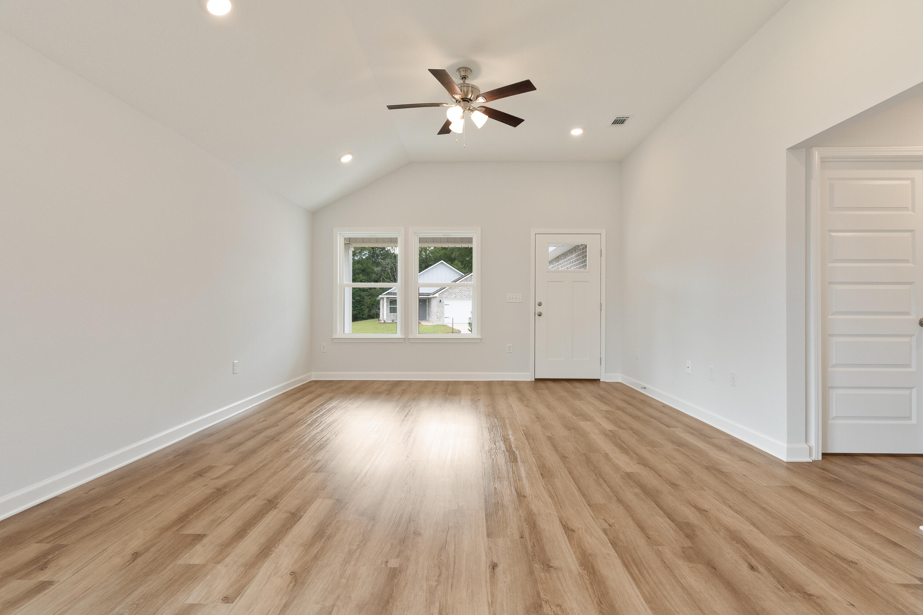 SOUTHERN DAY CHATEAU - Residential