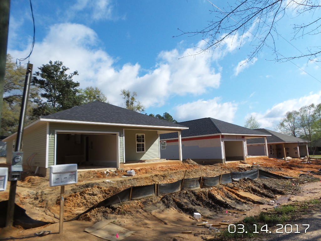 HOME INV CO OF MILLIGAN LOTS 14 THRU 16 BLK H - Residential Lease