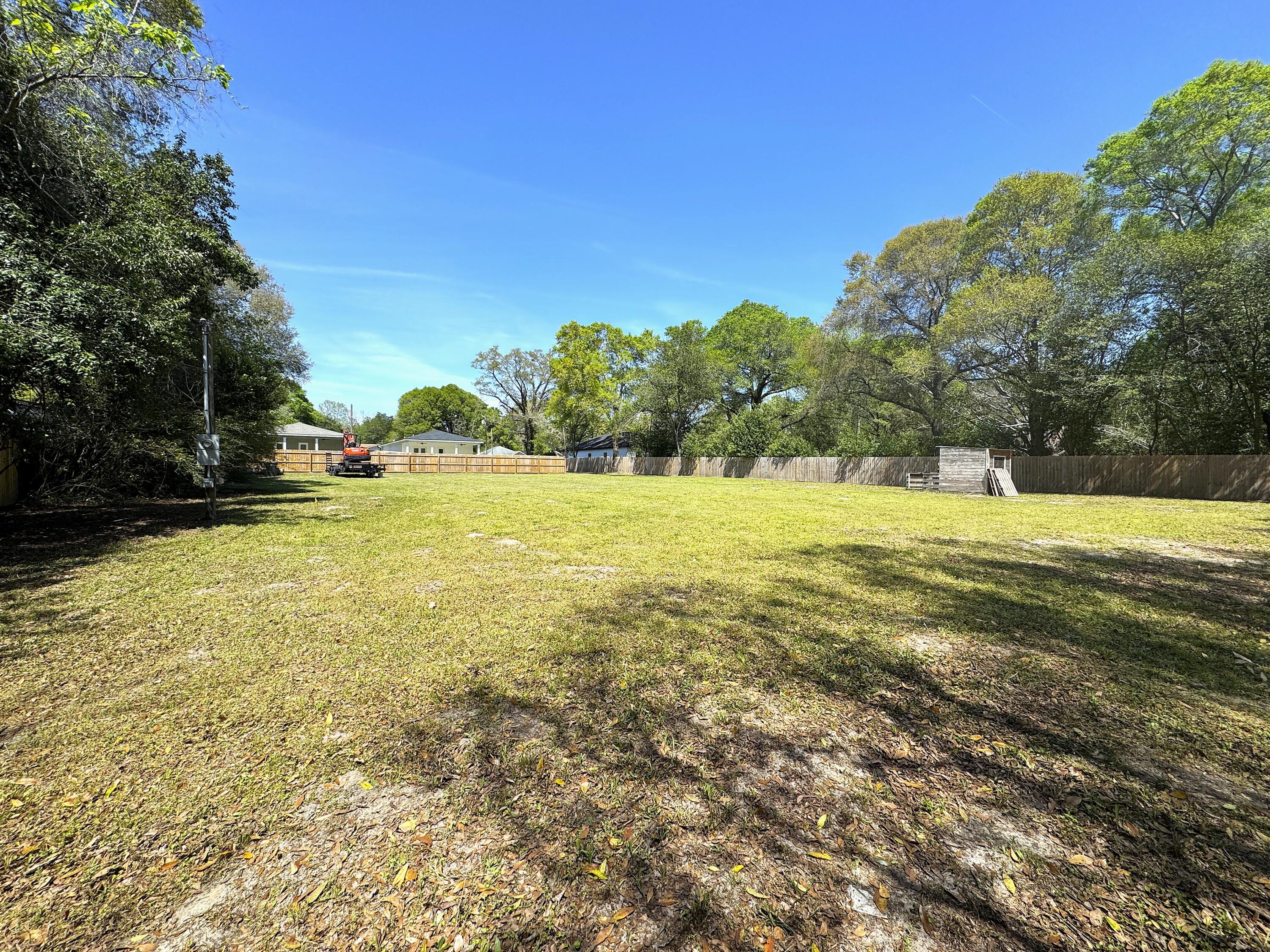OAKDALE MINI FARMS - Land