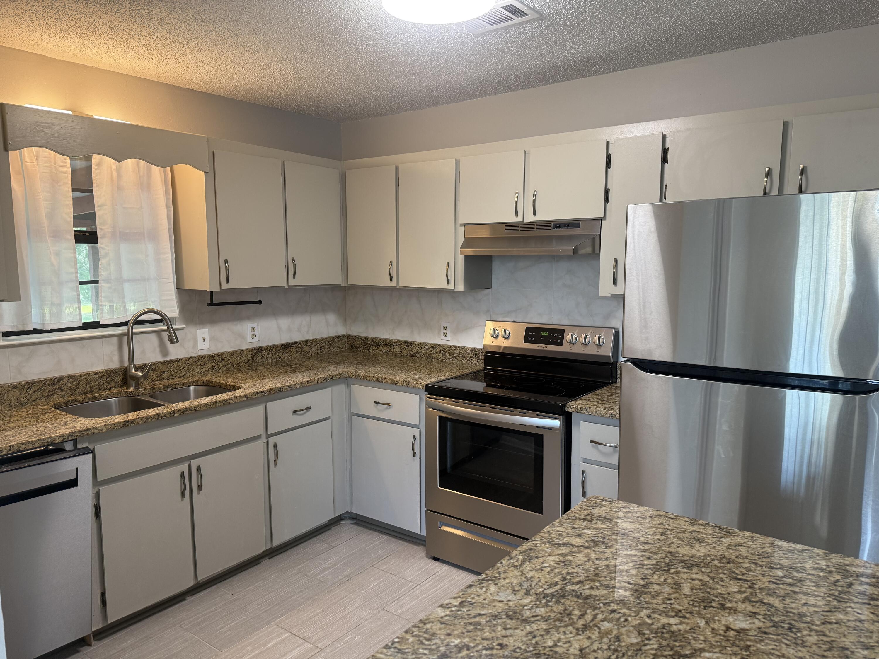 METES & BOUNDS - Residential Lease
