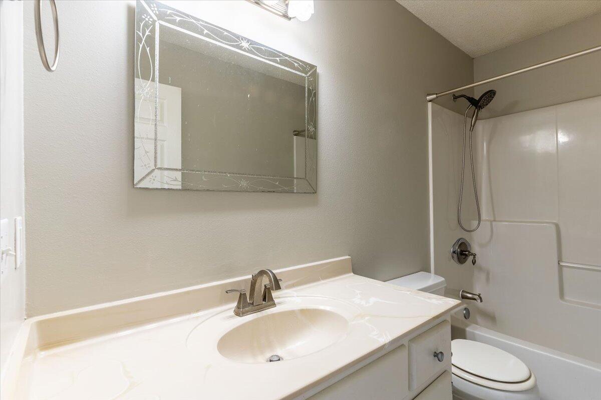 VIZCAYA 1ST ADDTION LOT 4 BLK6 AS DES IN OR 3968 PG 2011 - Residential Lease