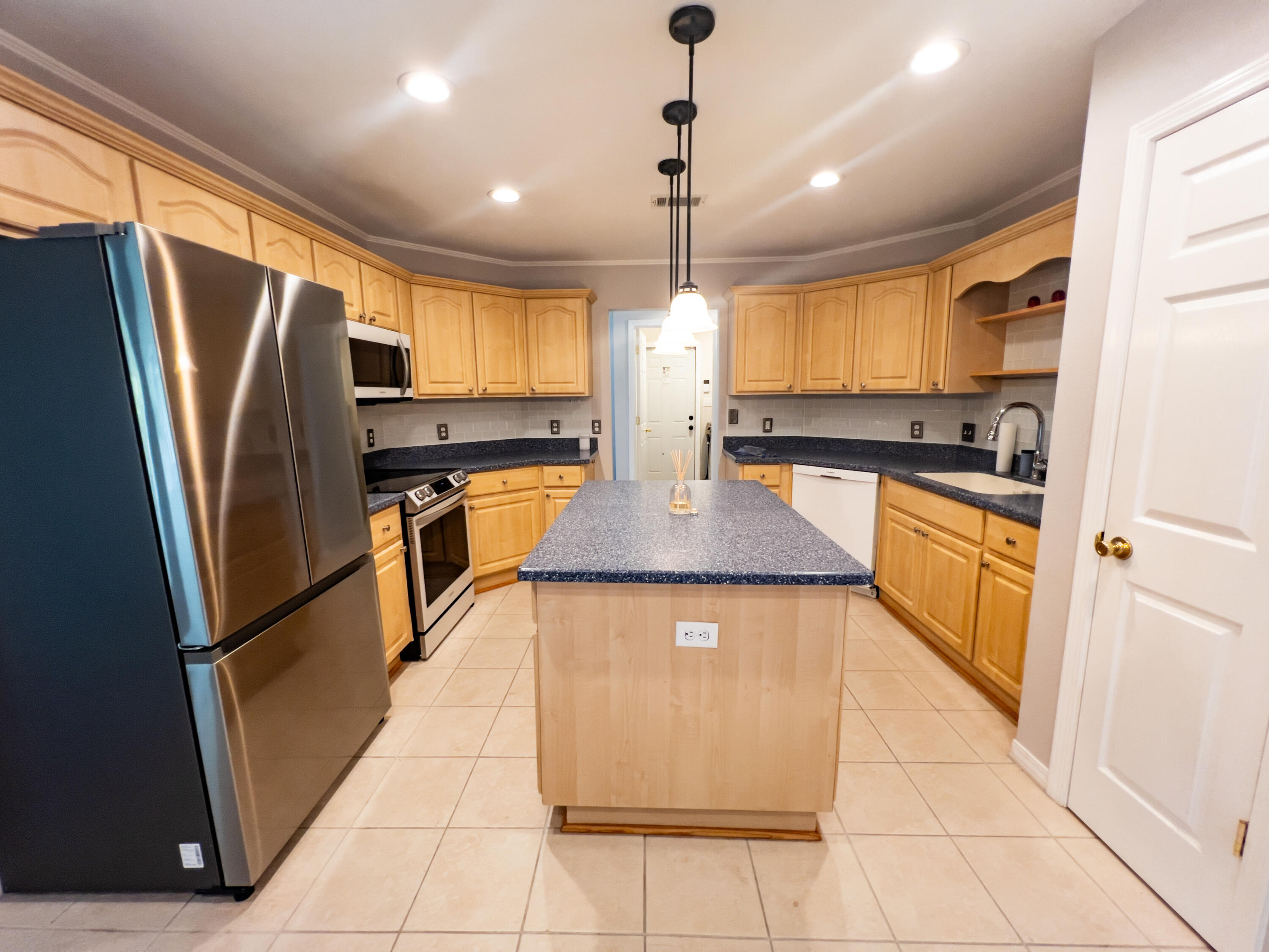 NORTHVIEW ESTATES 3RD ADDN - Residential Lease