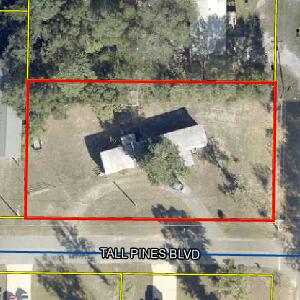 CALLING ALL BUILDERS, THIS ONE IS FOR YOU! Tall Pines Boulevard lends itself to mostly newer built homes so New Construction will fit right in!  SPACIOUS CORNER LOT ready for a New Build right next to JUNIPER LAKE. Almost a half-acre fenced in with an older Mobile Home that could be renovated. MOBILE HOME IS LIVABLE! On City Water & Sewage. Walking distance to Juniper Lake and PUBLIC BOAT LAUNCH! Go see today as this will not stay on the market long.
Buyer and buyer's agent to verify all dimensions and anything deemed important!