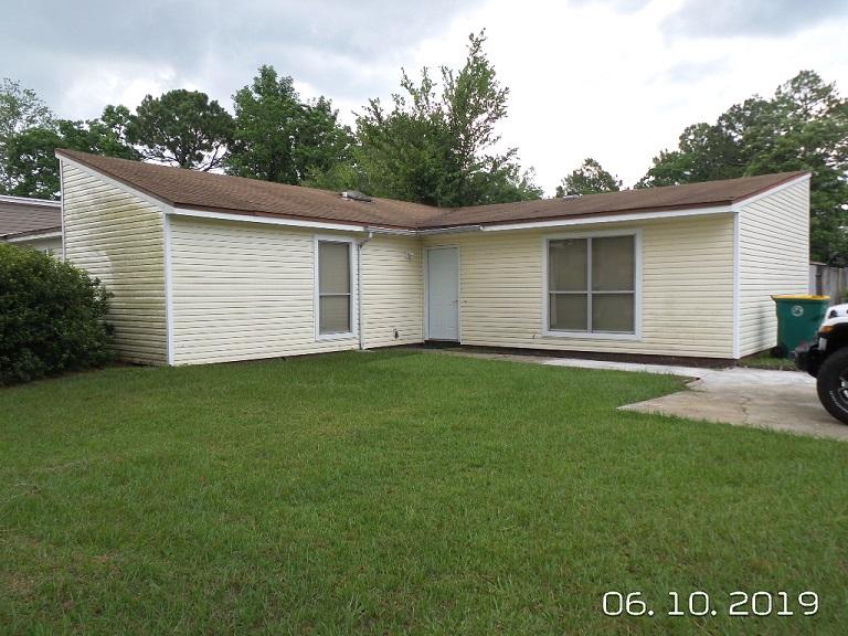 One story triplex close to both bases. All new laminate flooring and new paint. Laundry area off porch area. New fence is in the works.