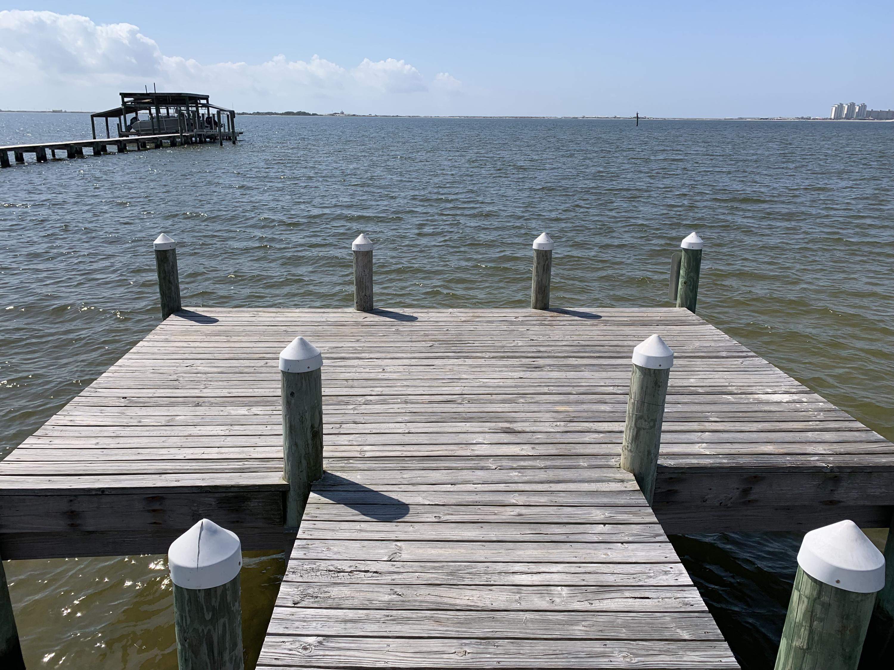 SOUNDSIDE MOORINGS - Residential