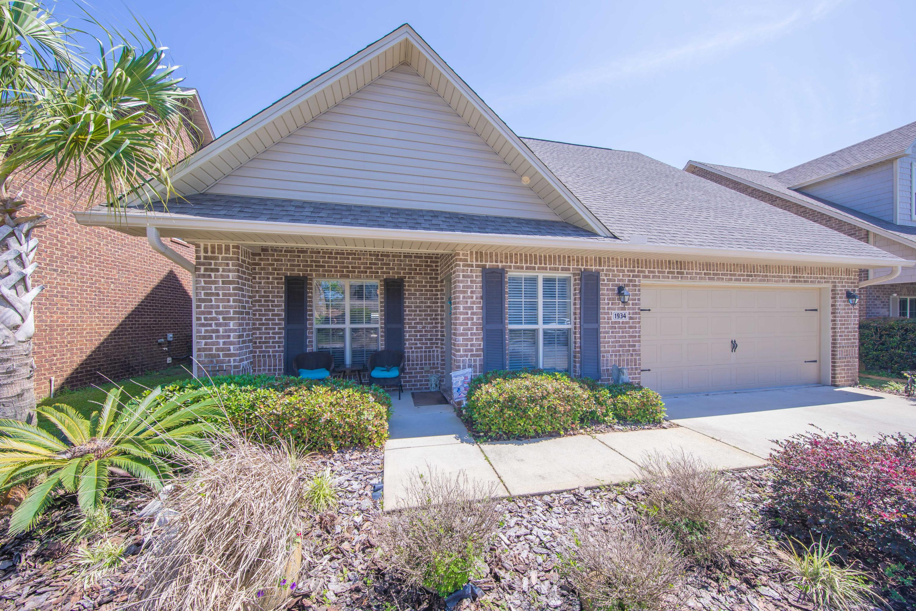 **Back on the market** (buyer was laid off due to COVID-19, unable to finance) Already appraised ! This Beautiful move in ready home located in central Navarre with access to the water and a private swimming pool won't last long at all. The all brick design and spacious 2 car garage make this 3 Bedroom 2.5 Bathroom home ideal for famillies. Buyer to verify all dimensions and info. Washer, Dryer and Refrigerator will not convey to buyers.
