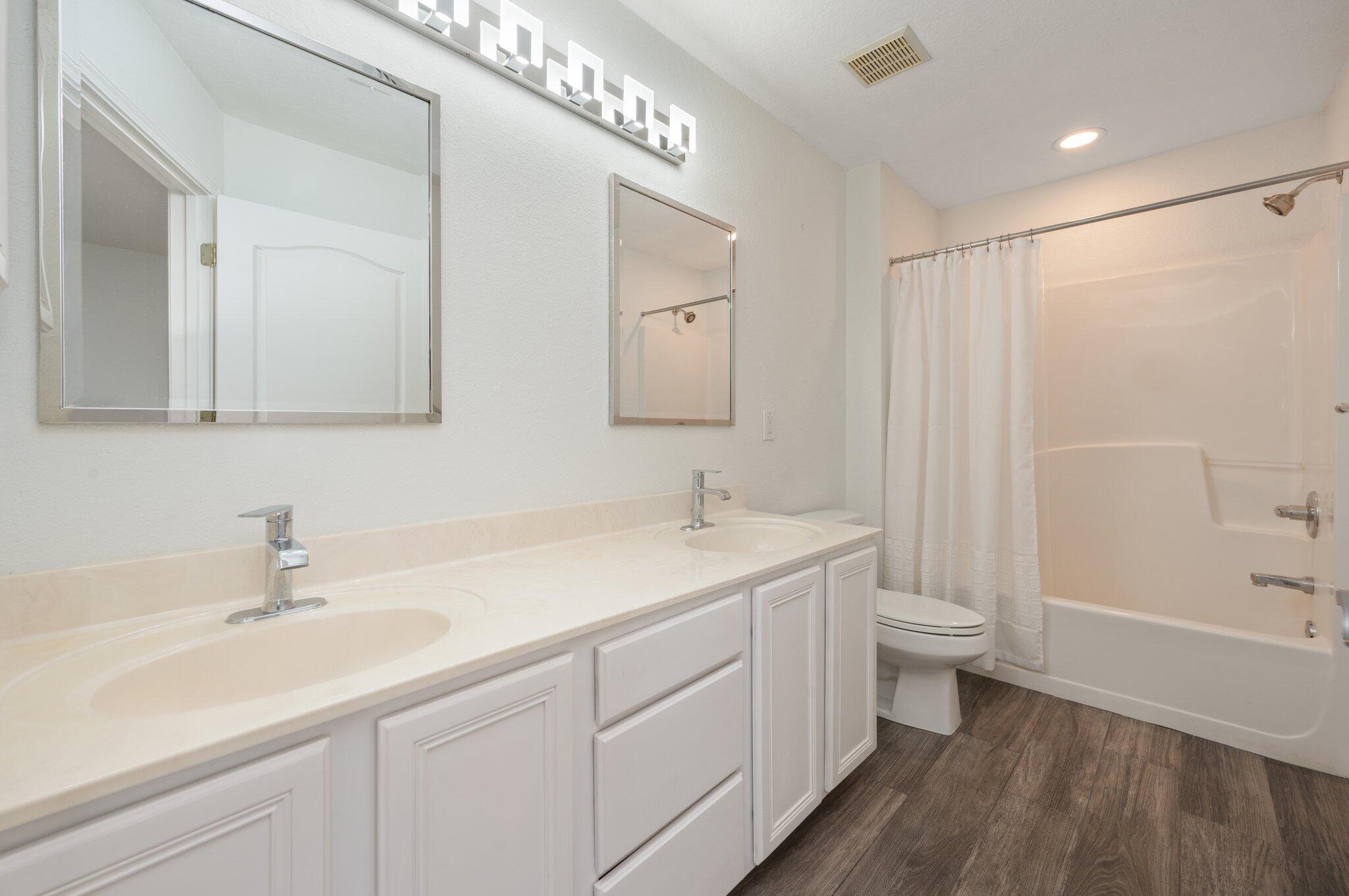 EMERALD LAKES PH 1 - Residential Lease