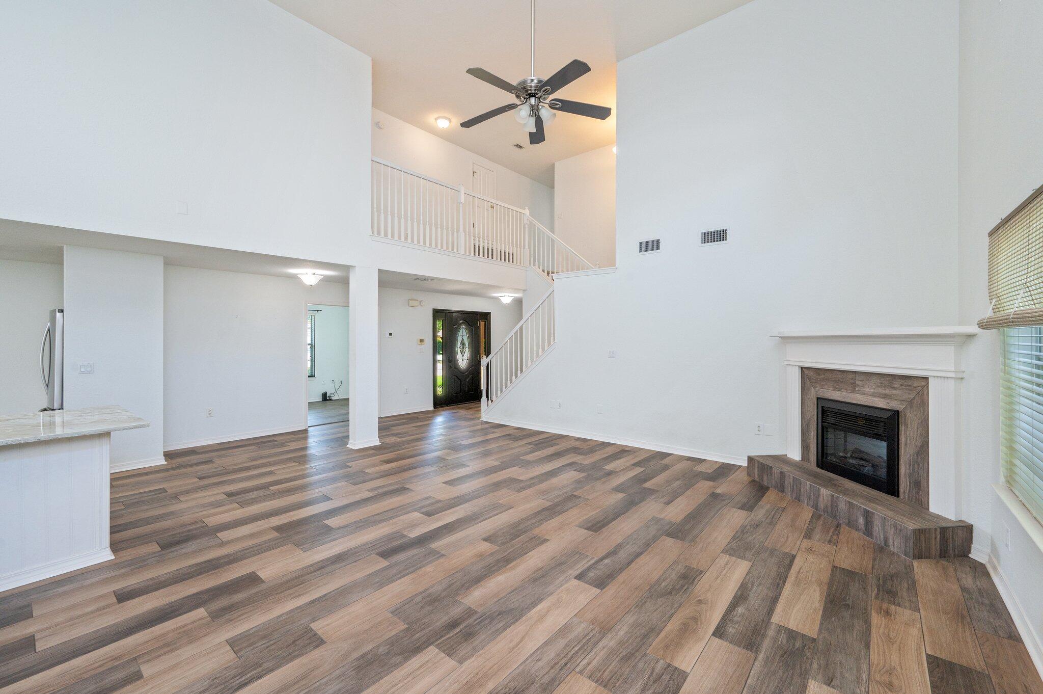 EMERALD LAKES PH 1 - Residential Lease