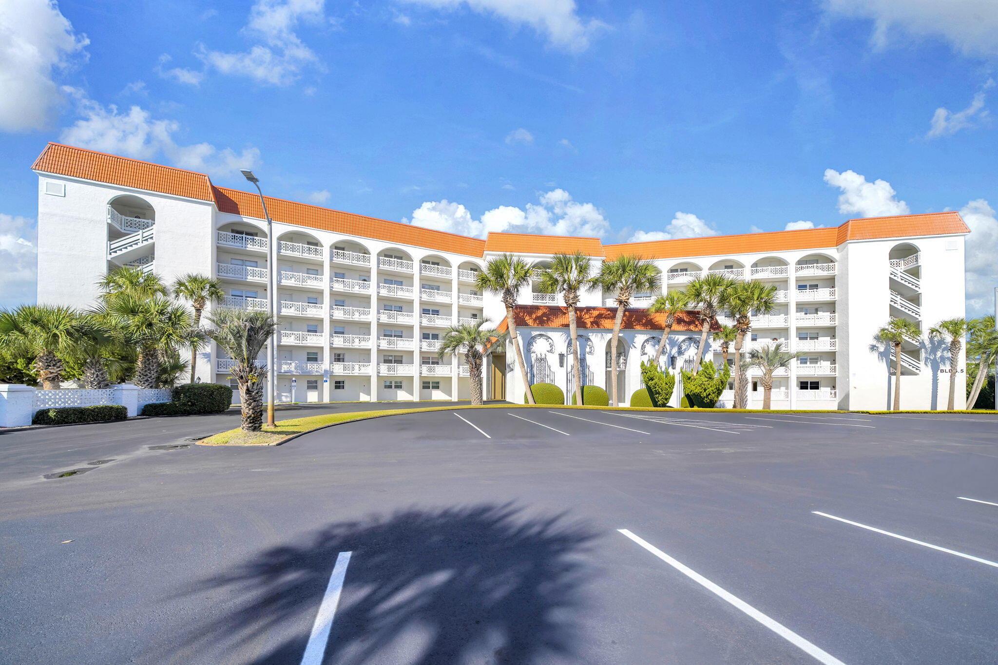 EL MATADOR CONDO - Residential