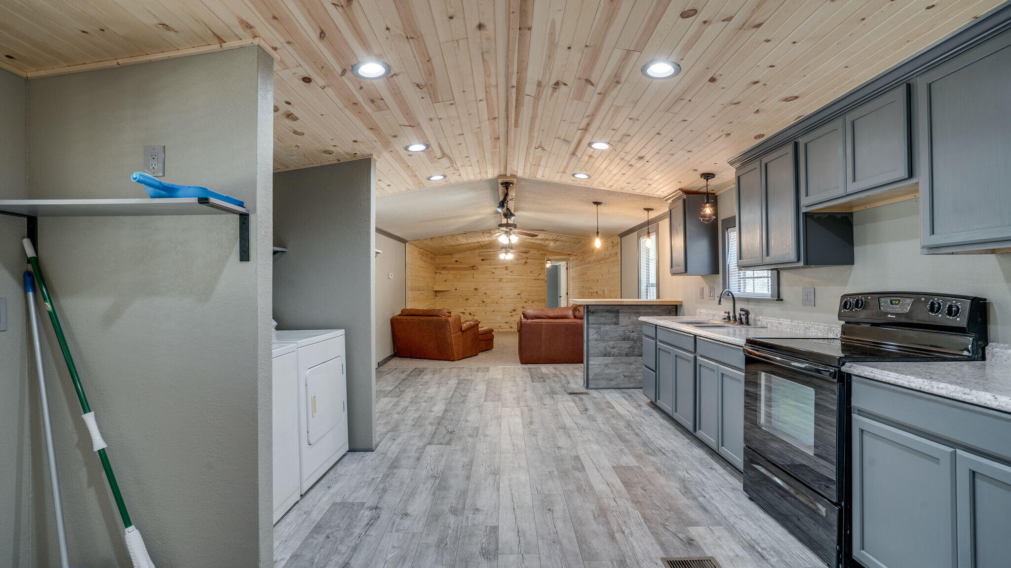 OAKWOOD LAKES ESTATES - Residential