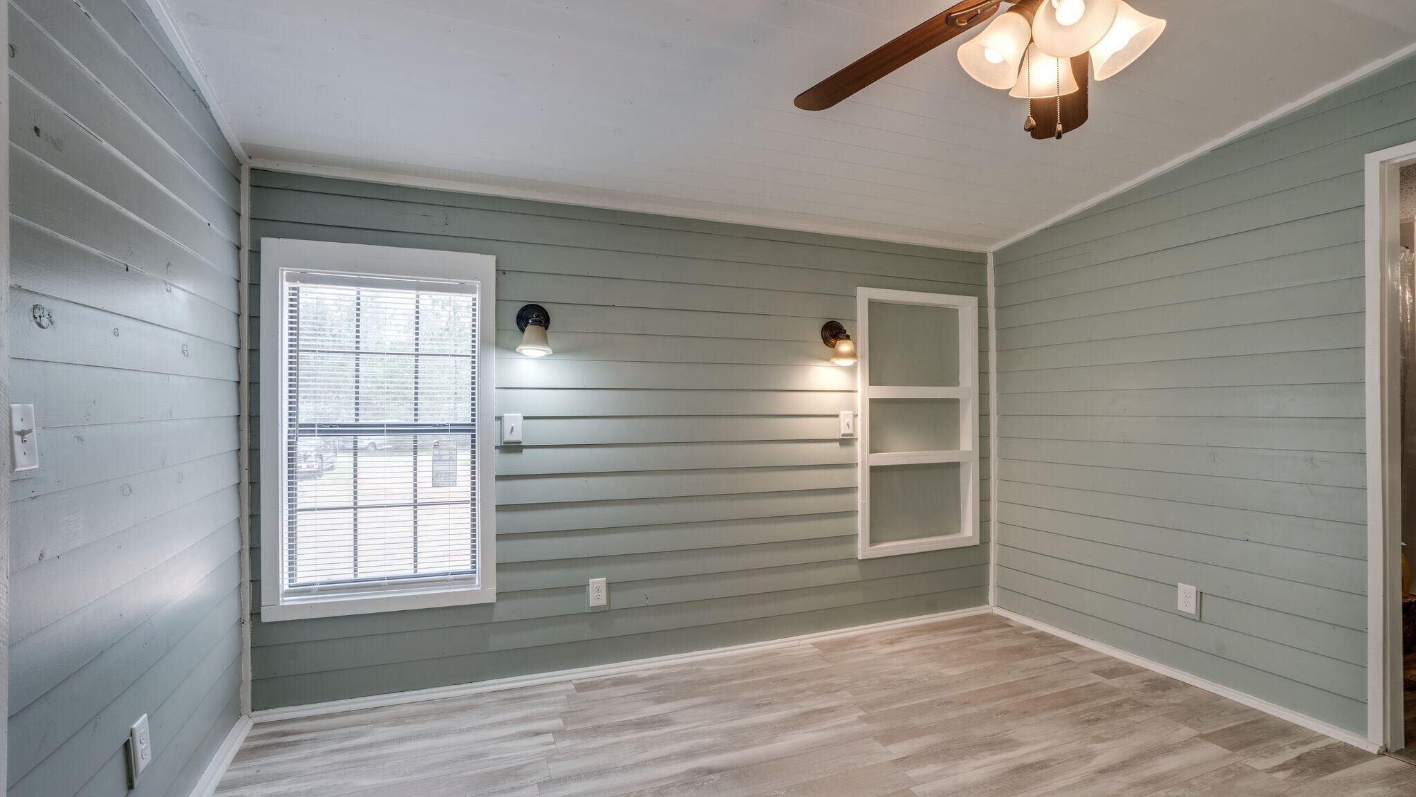OAKWOOD LAKES ESTATES - Residential