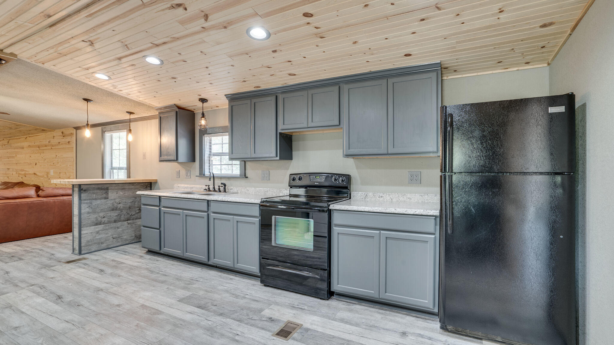 OAKWOOD LAKES ESTATES - Residential