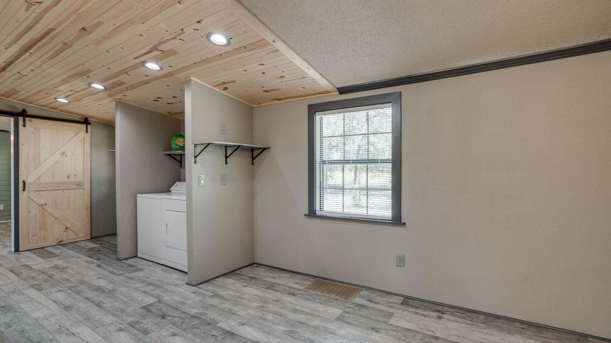 OAKWOOD LAKES ESTATES - Residential
