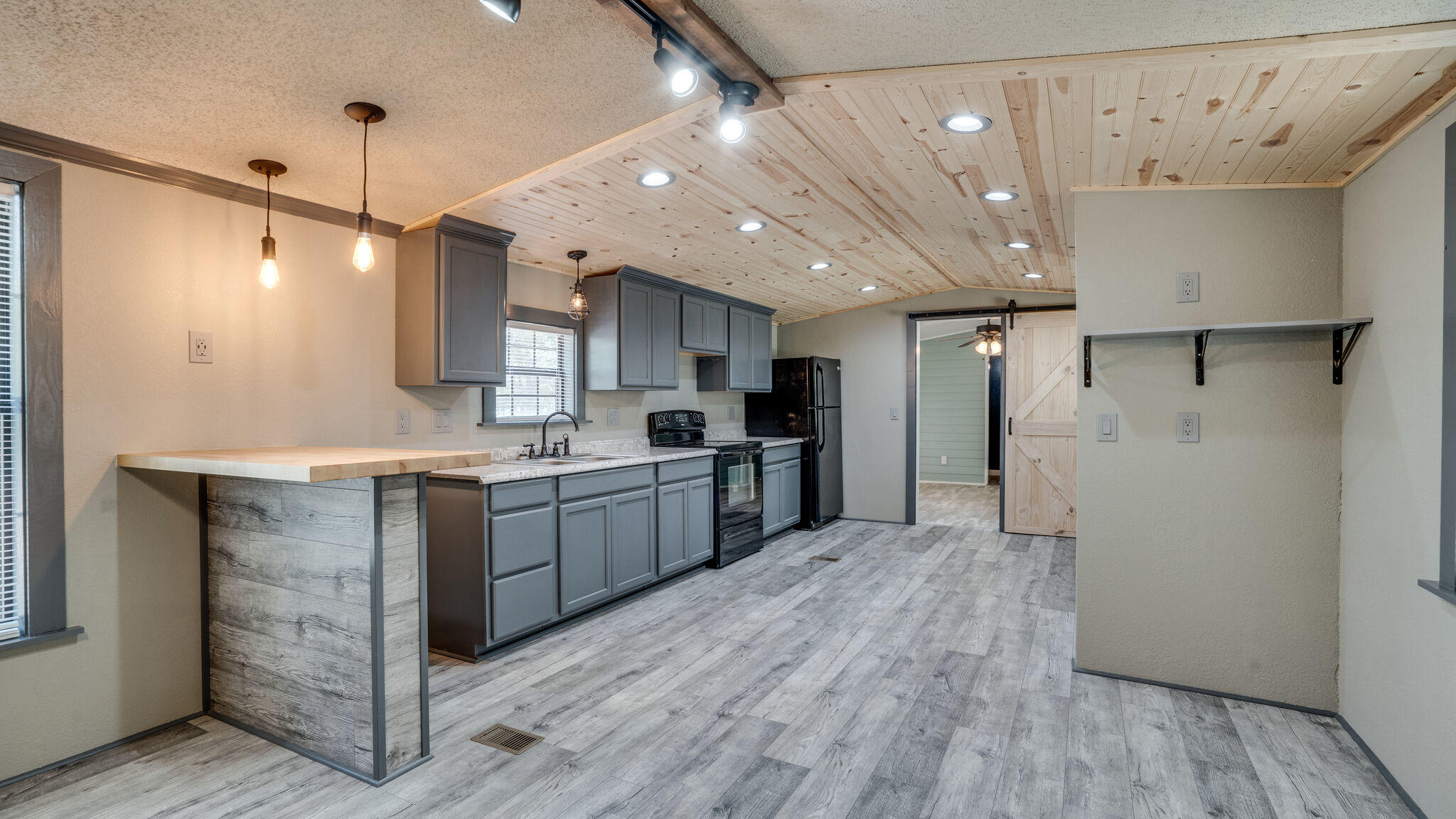 OAKWOOD LAKES ESTATES - Residential