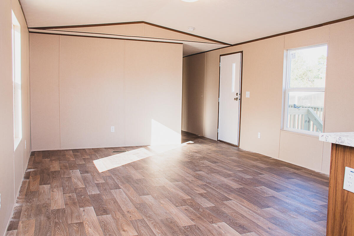 THE PINES S/D LOT 31 BLK 10 - Residential Lease