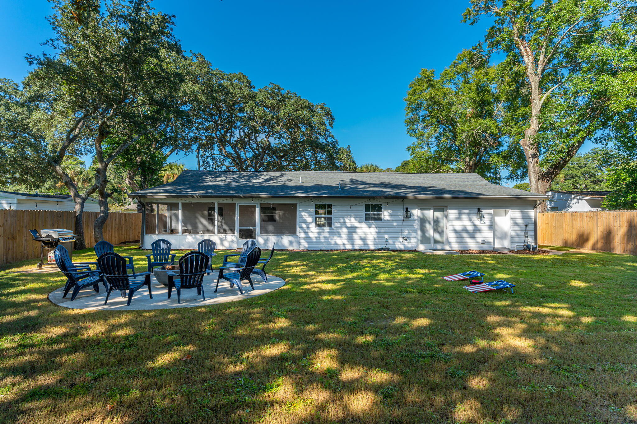 ELLIOTTS POINT - Residential