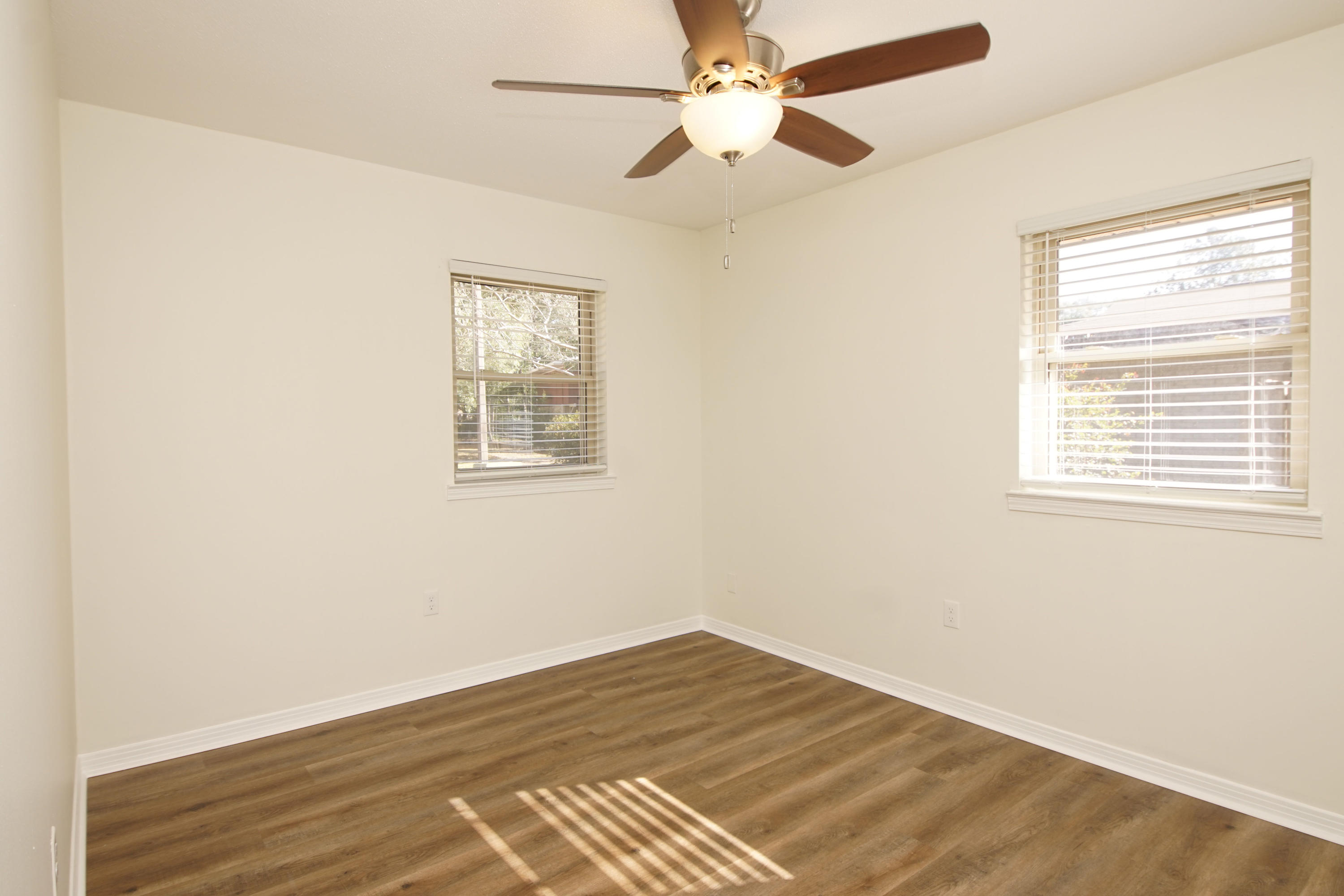 KENWOOD
South Range 24 (242000.00) - Residential