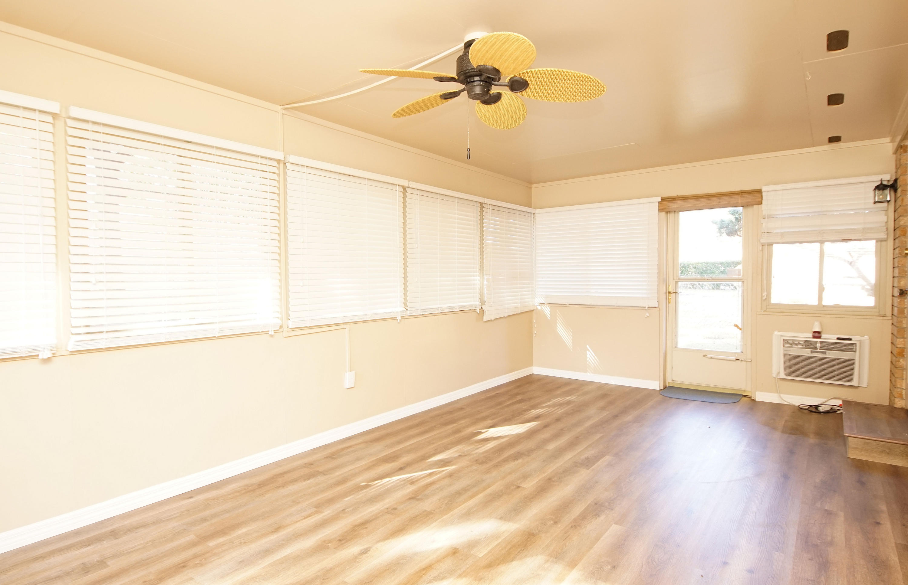 KENWOOD
South Range 24 (242000.00) - Residential