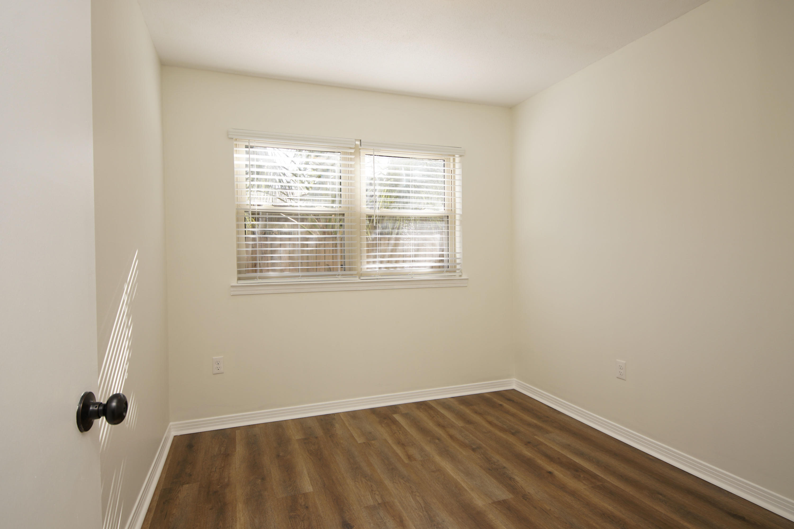 KENWOOD
South Range 24 (242000.00) - Residential
