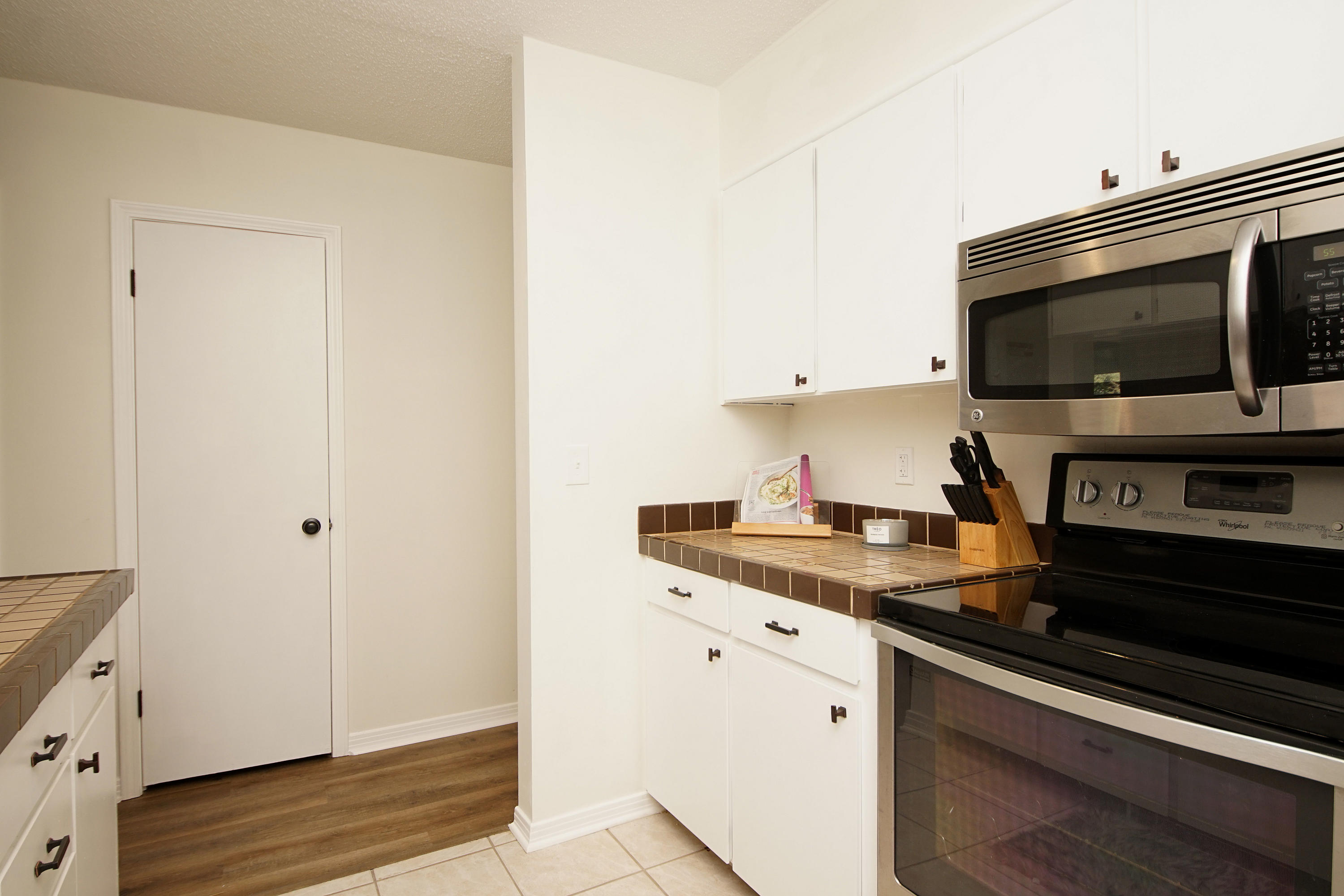 KENWOOD
South Range 24 (242000.00) - Residential