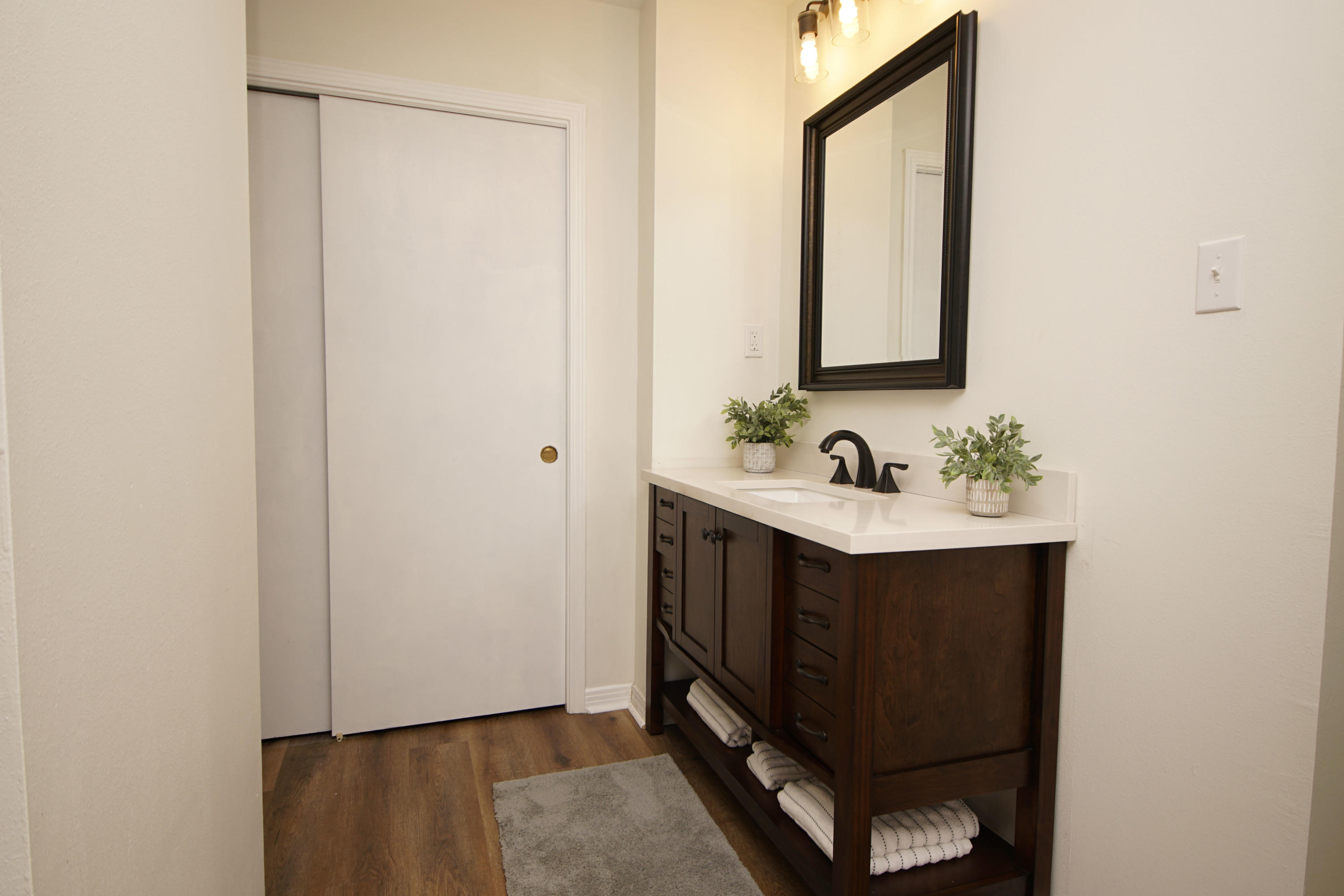 KENWOOD
South Range 24 (242000.00) - Residential