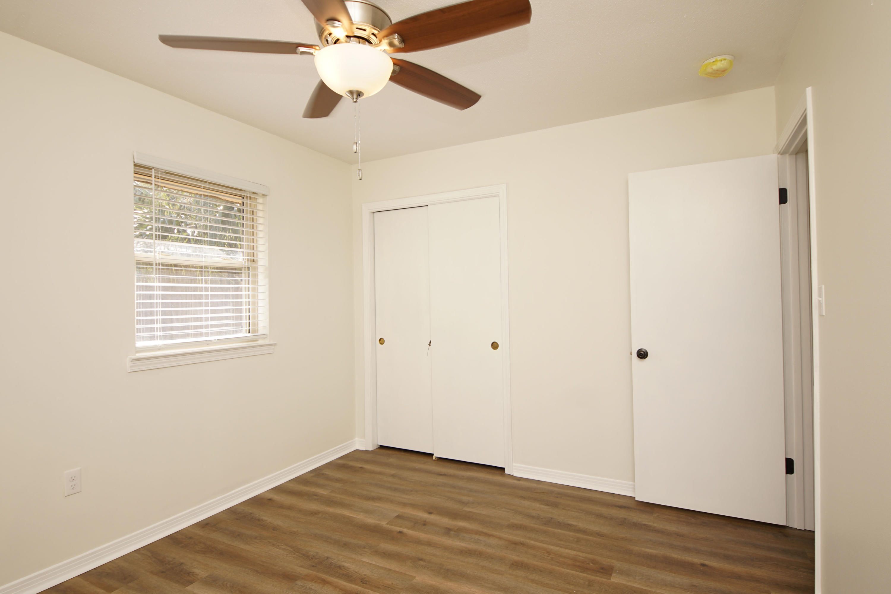 KENWOOD
South Range 24 (242000.00) - Residential