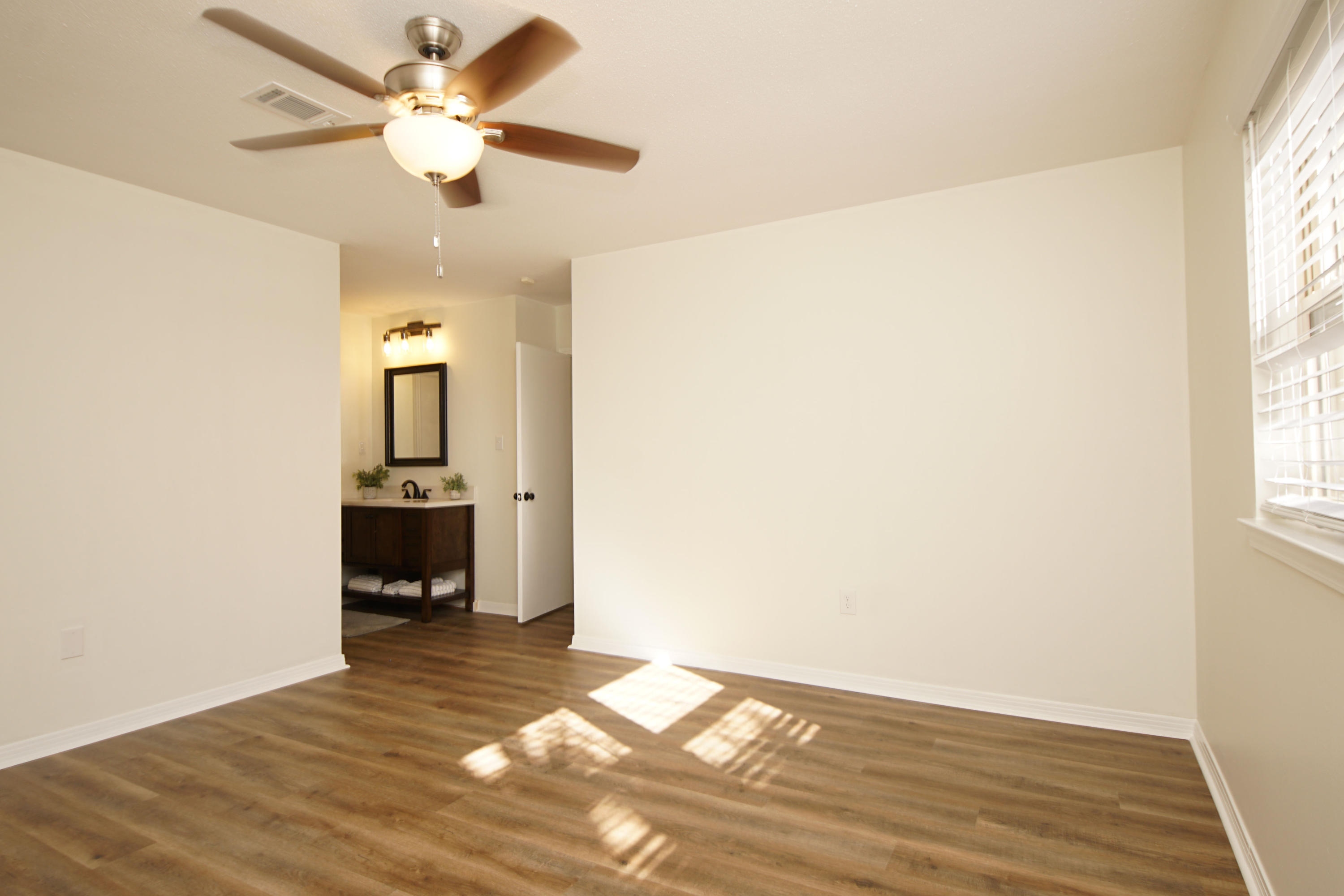 KENWOOD
South Range 24 (242000.00) - Residential