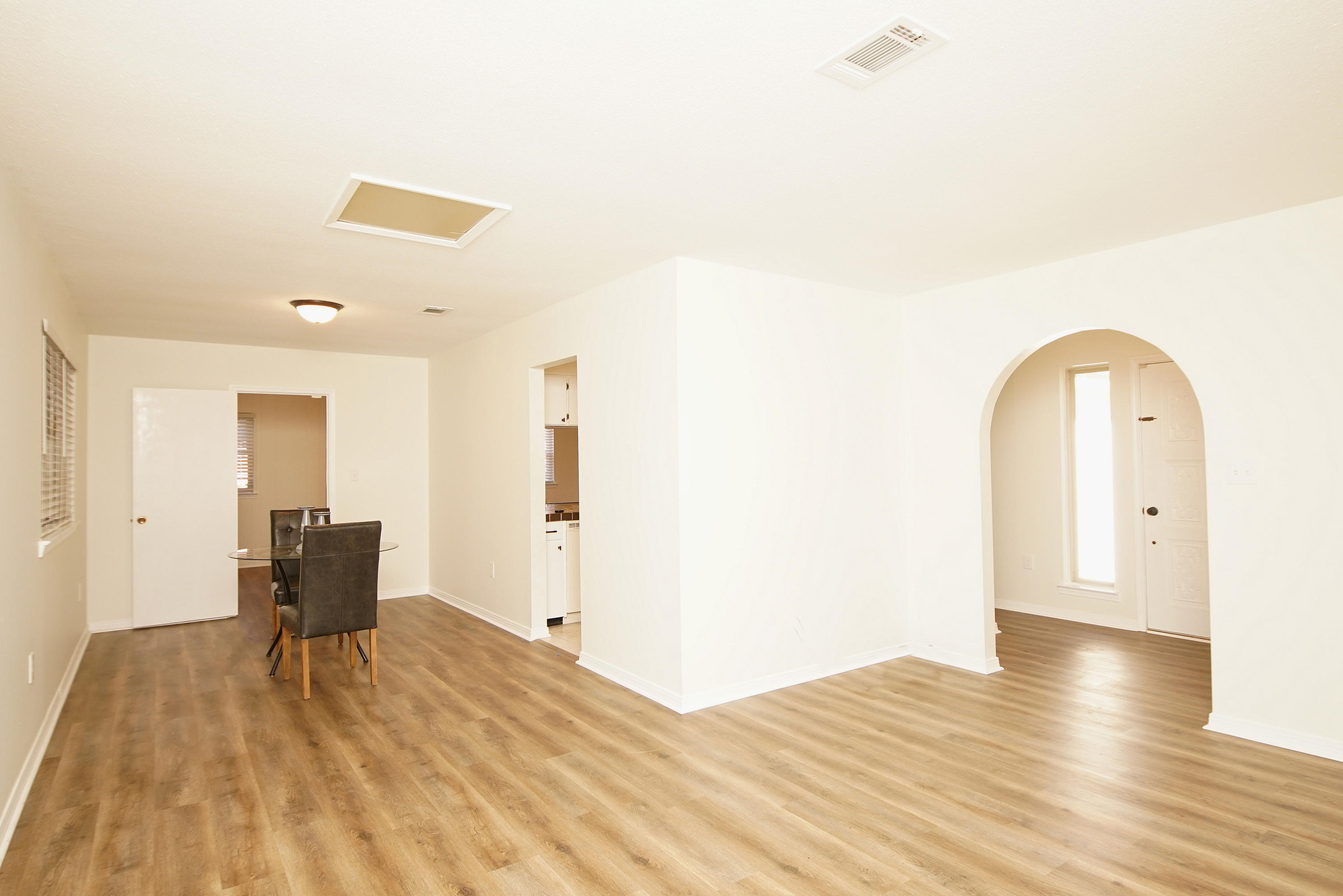 KENWOOD
South Range 24 (242000.00) - Residential
