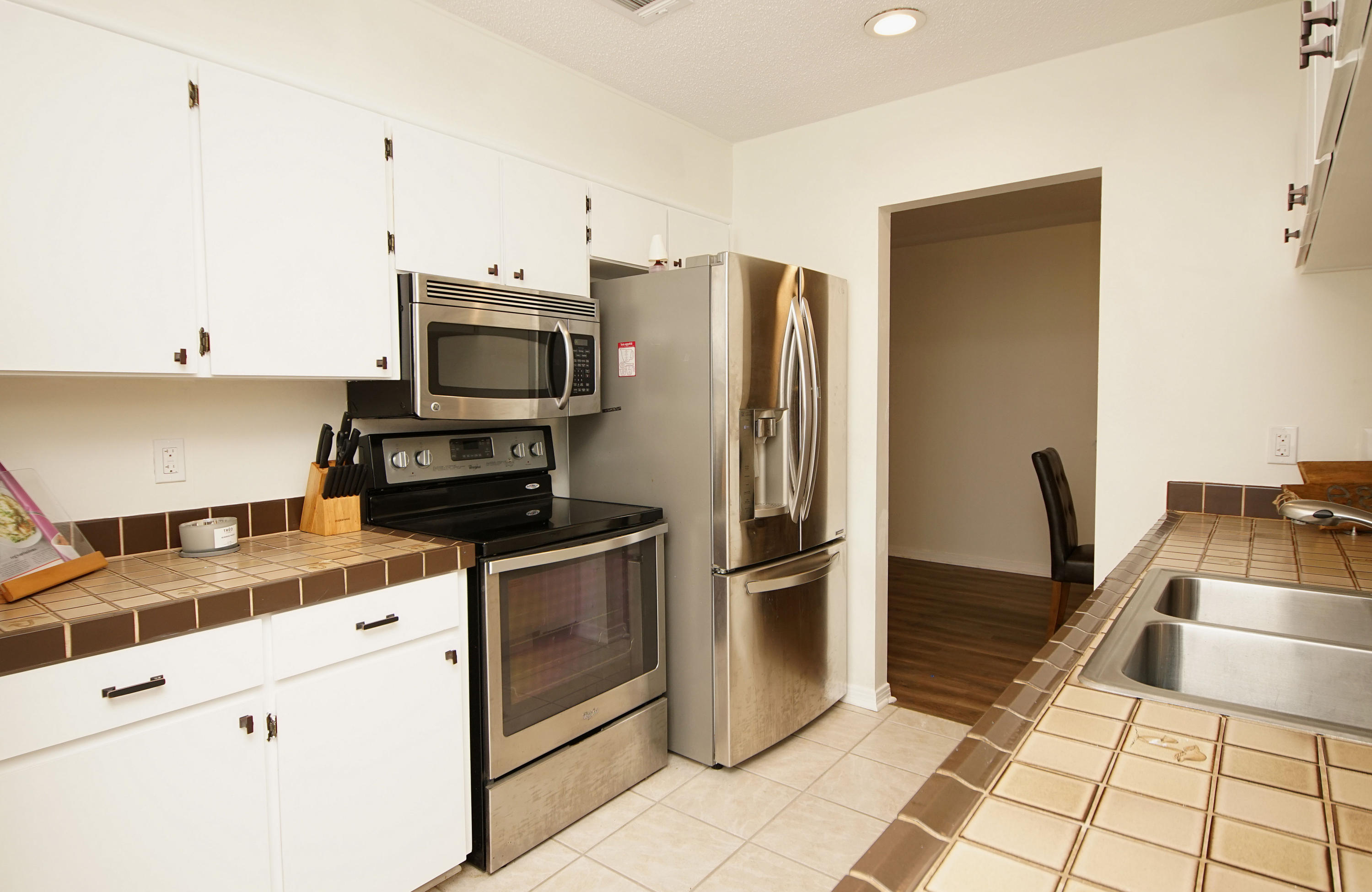 KENWOOD
South Range 24 (242000.00) - Residential