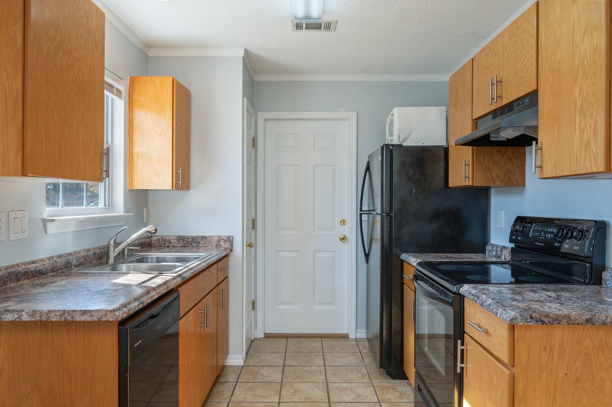 HOLLY GROVE SOUTH - Residential Lease