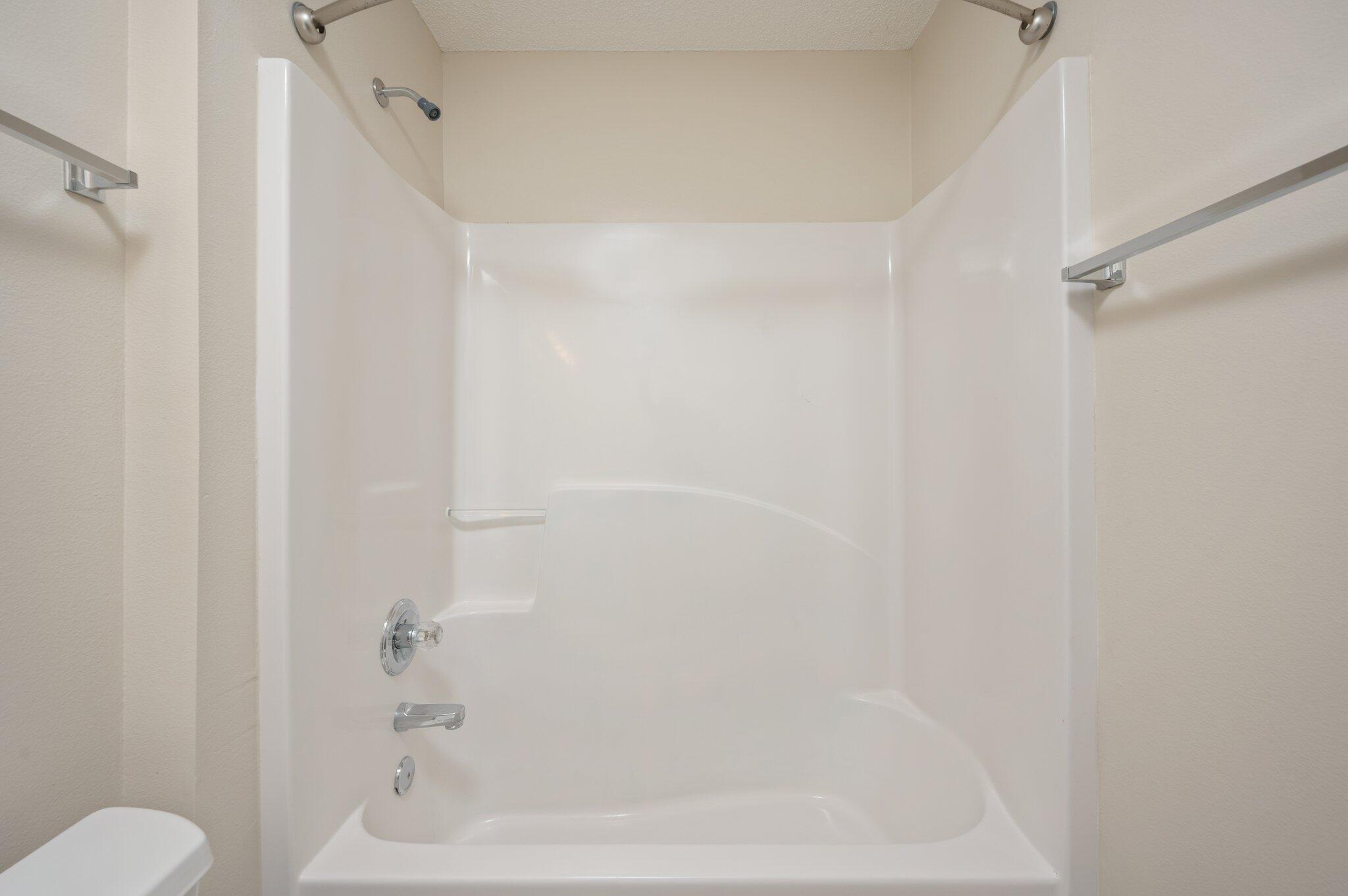 HOLLY GROVE SOUTH - Residential Lease