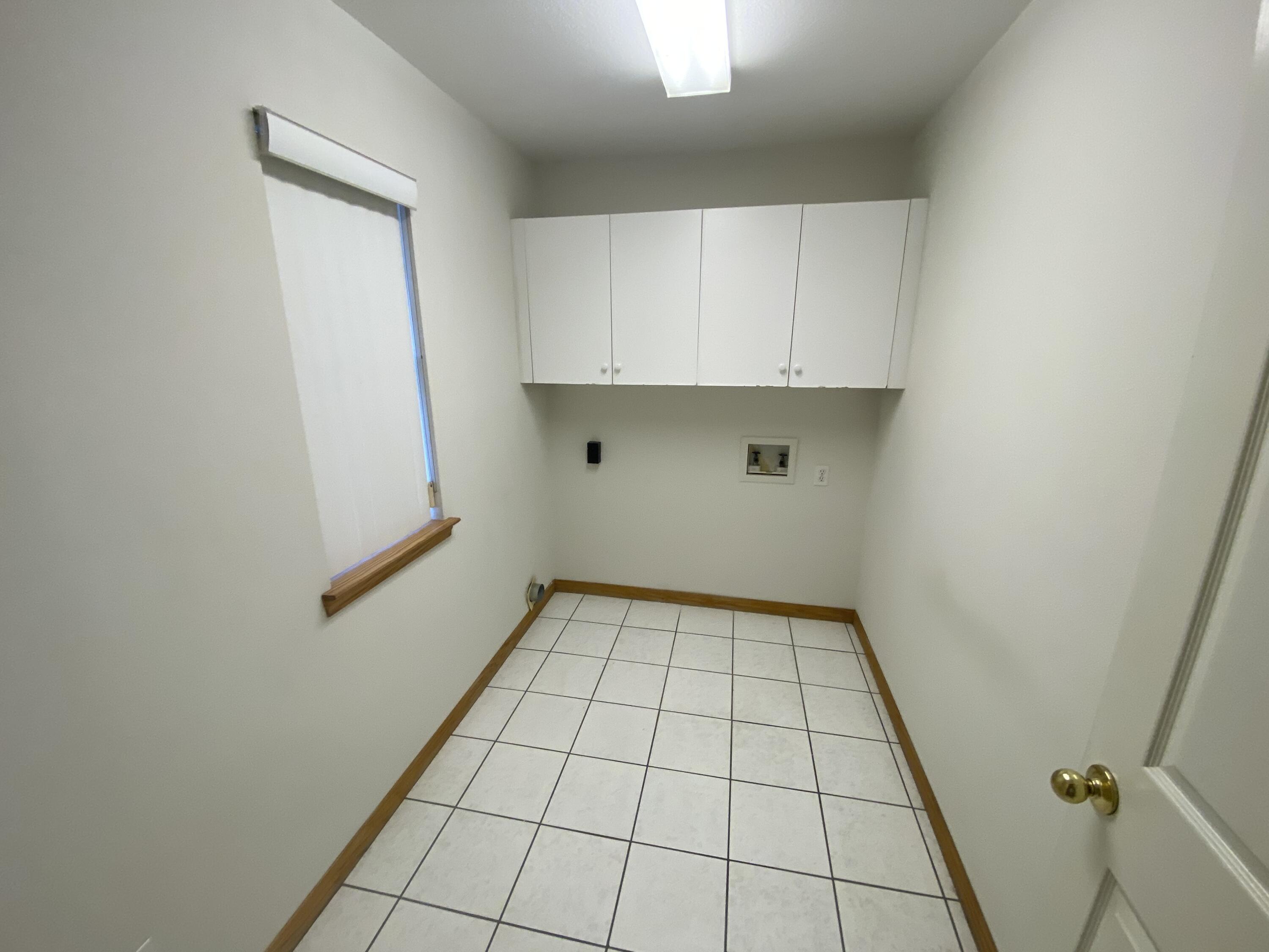 DIXIE MANOR T/H - Residential Lease